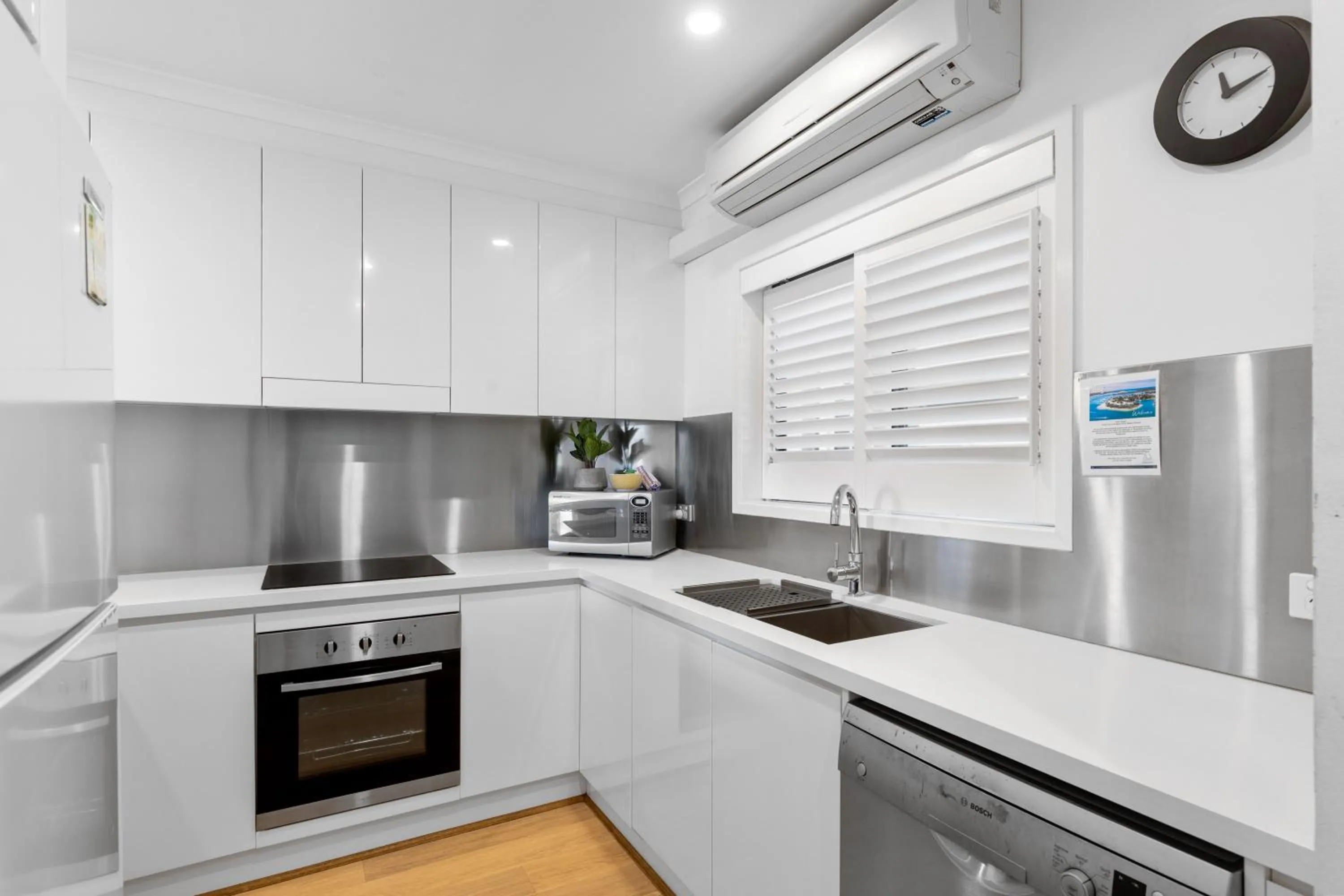 Kitchen or kitchenette in Culgoa Point Beach Resort