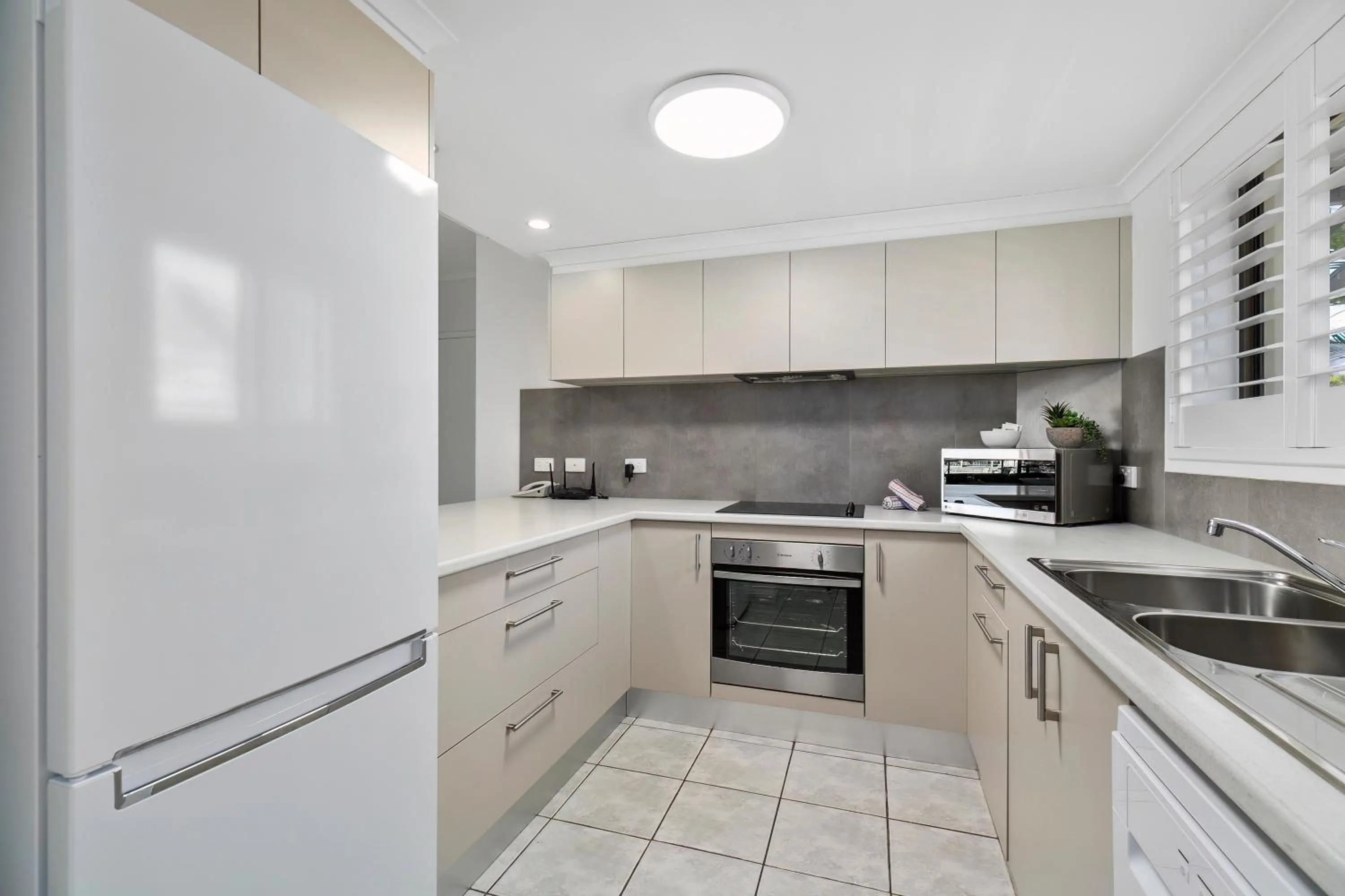 Kitchen or kitchenette in Culgoa Point Beach Resort