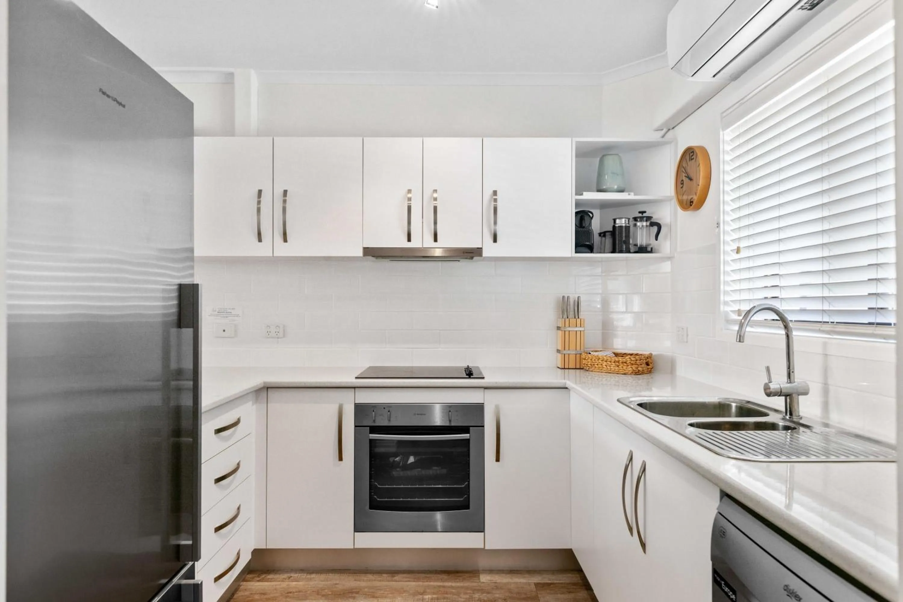 Kitchen or kitchenette in Culgoa Point Beach Resort