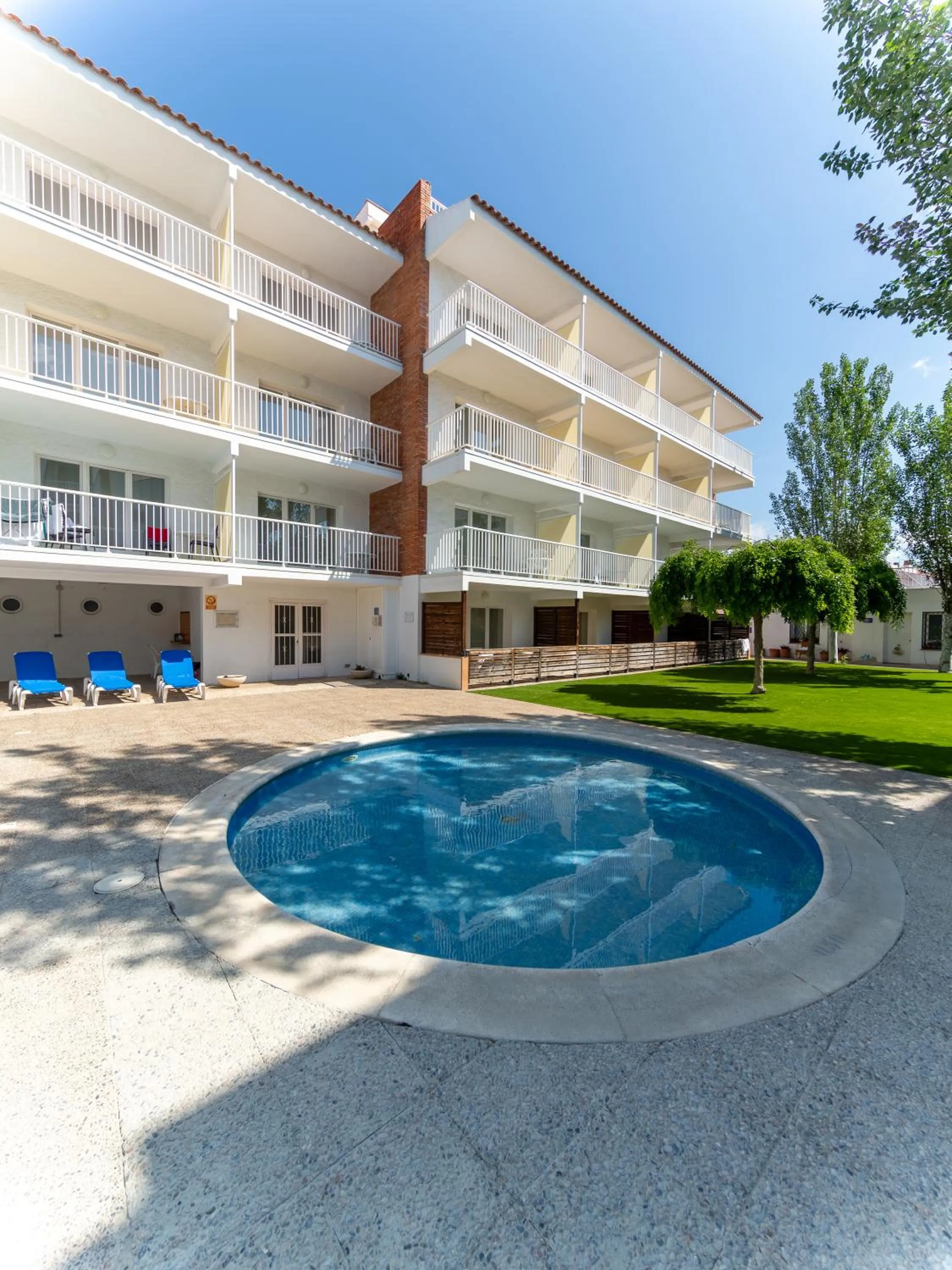 Swimming pool in Apartamentos Sunway Arizona