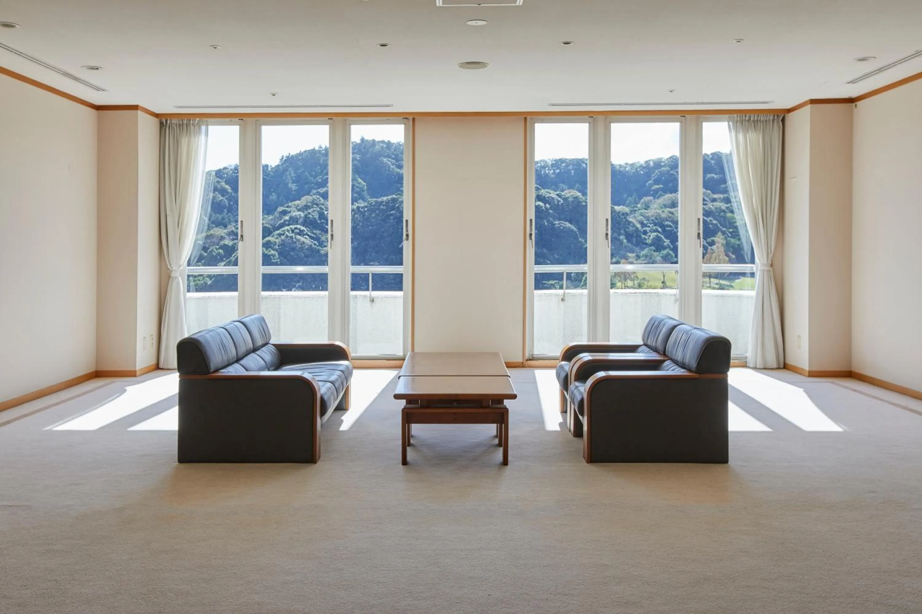 Communal lounge/ TV room in Kamogawa Country Hotel