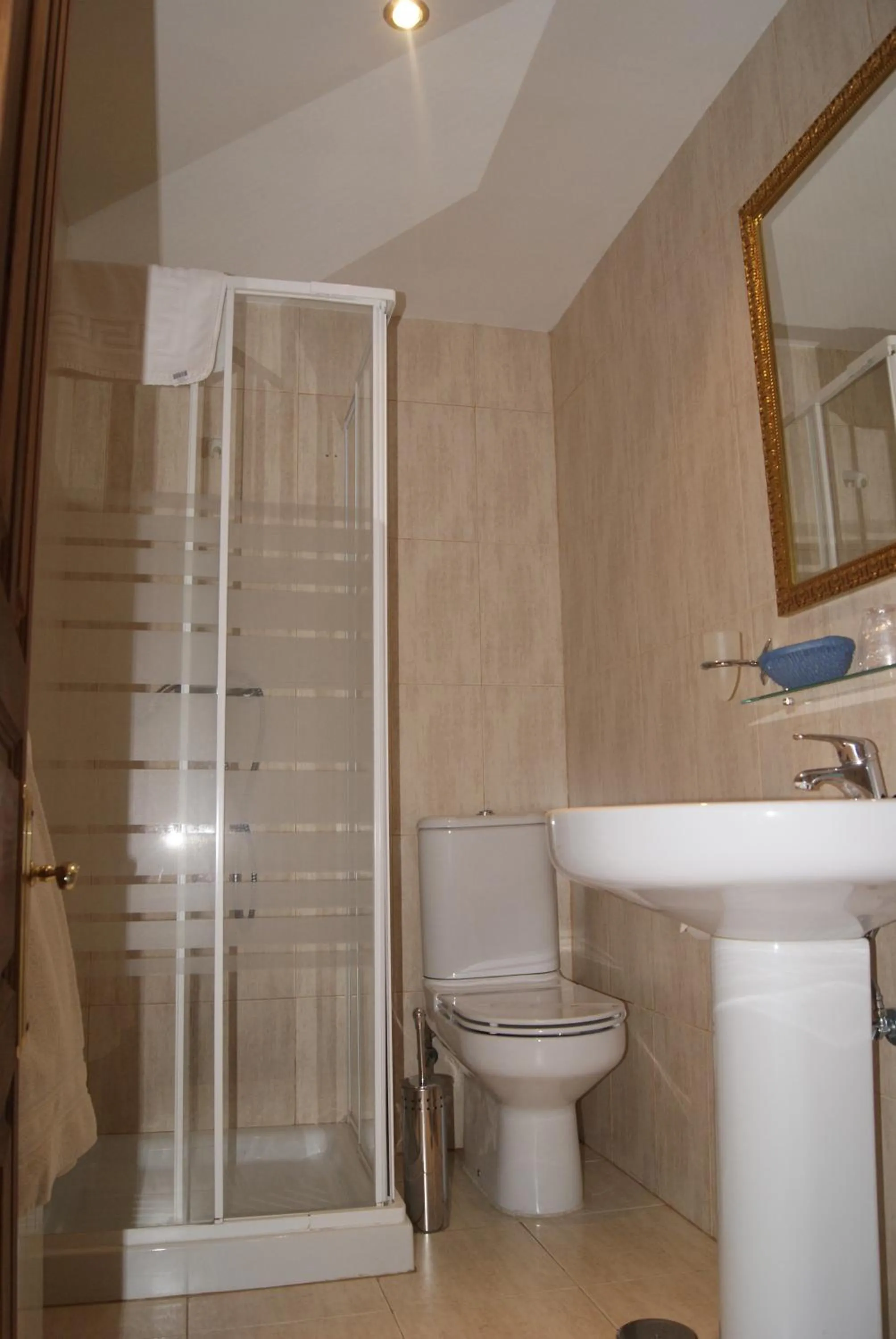 Bathroom in Hotel Los Laureles