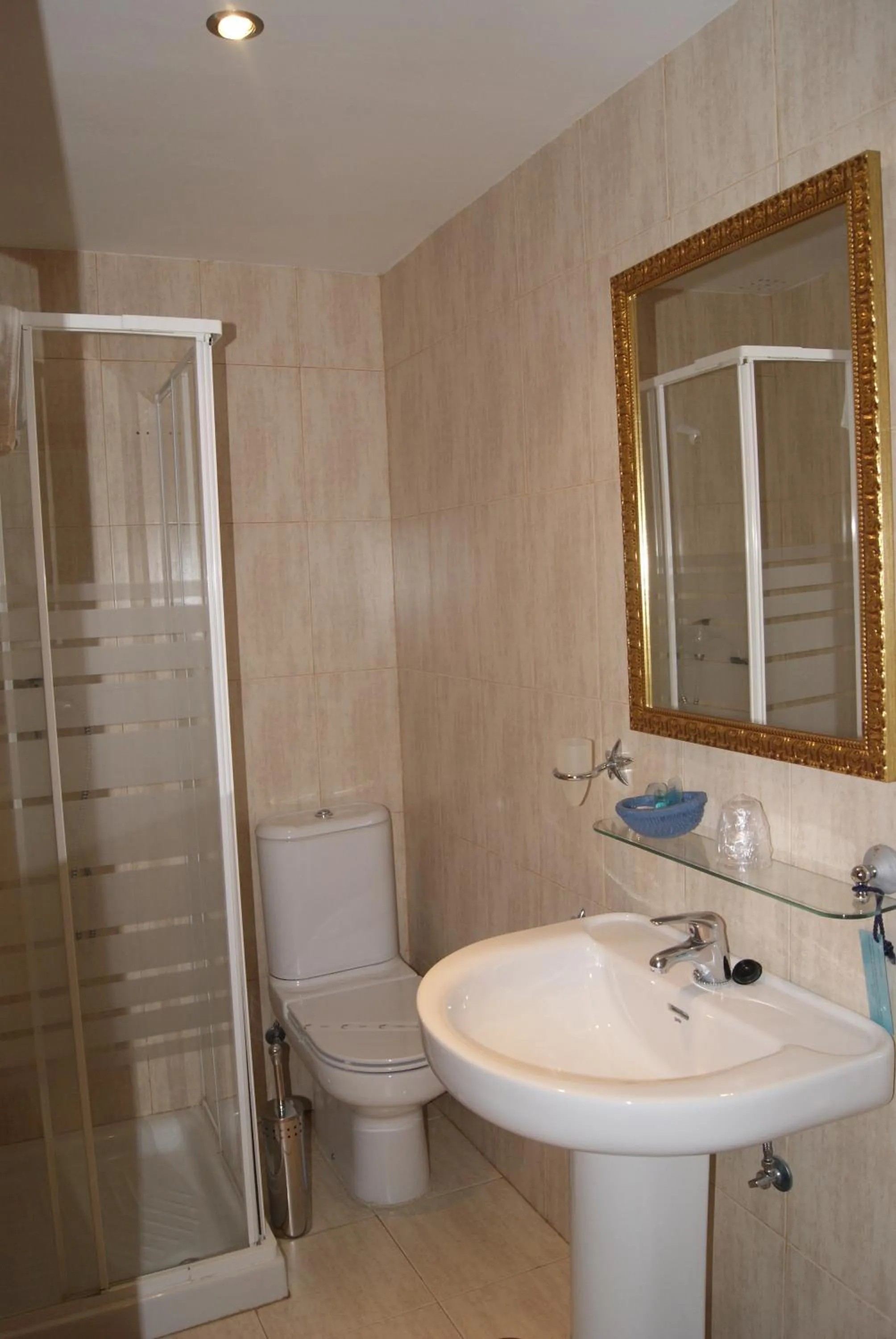 Bathroom in Hotel Los Laureles