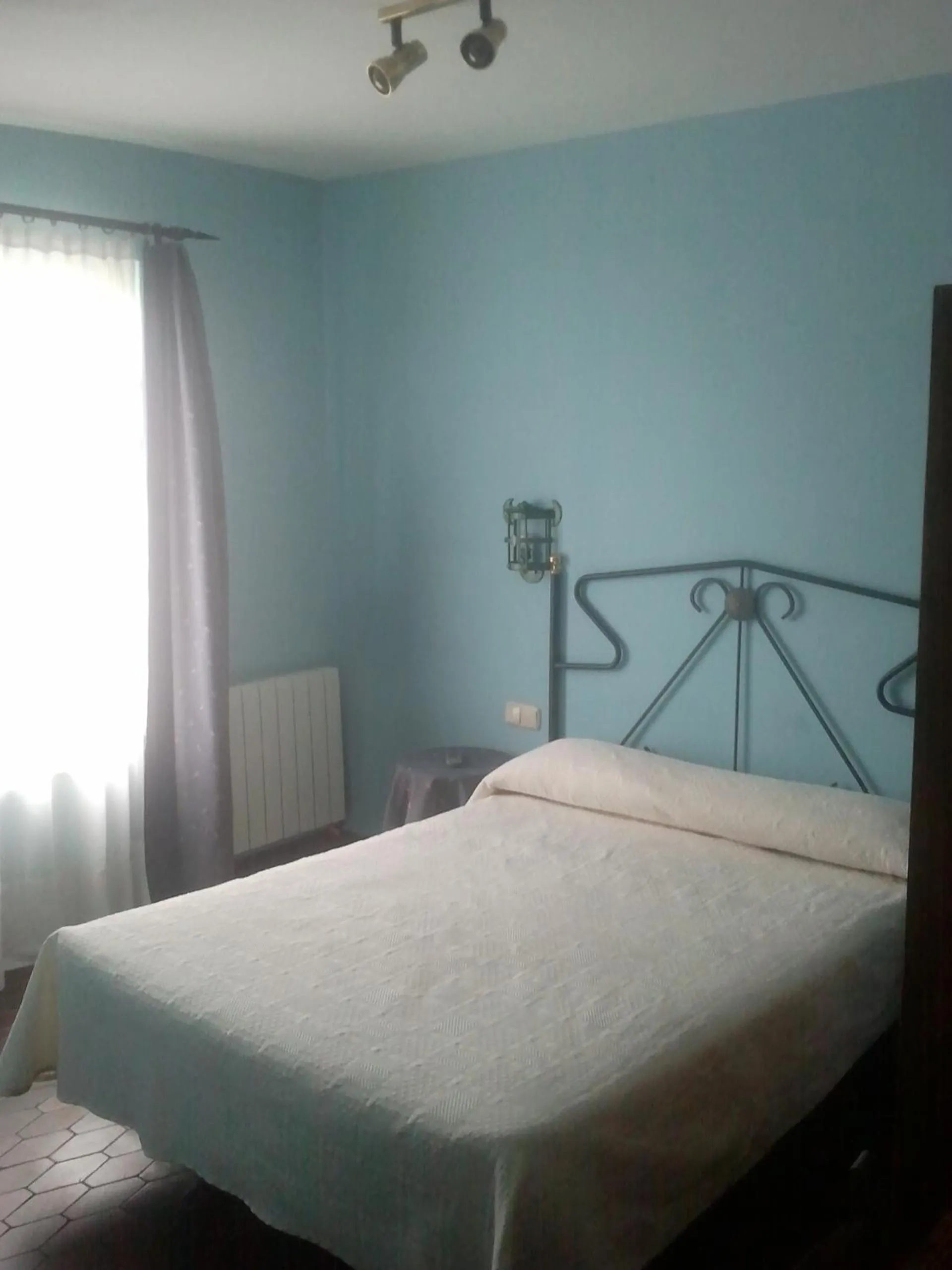 Photo of the whole room in Hotel Los Laureles