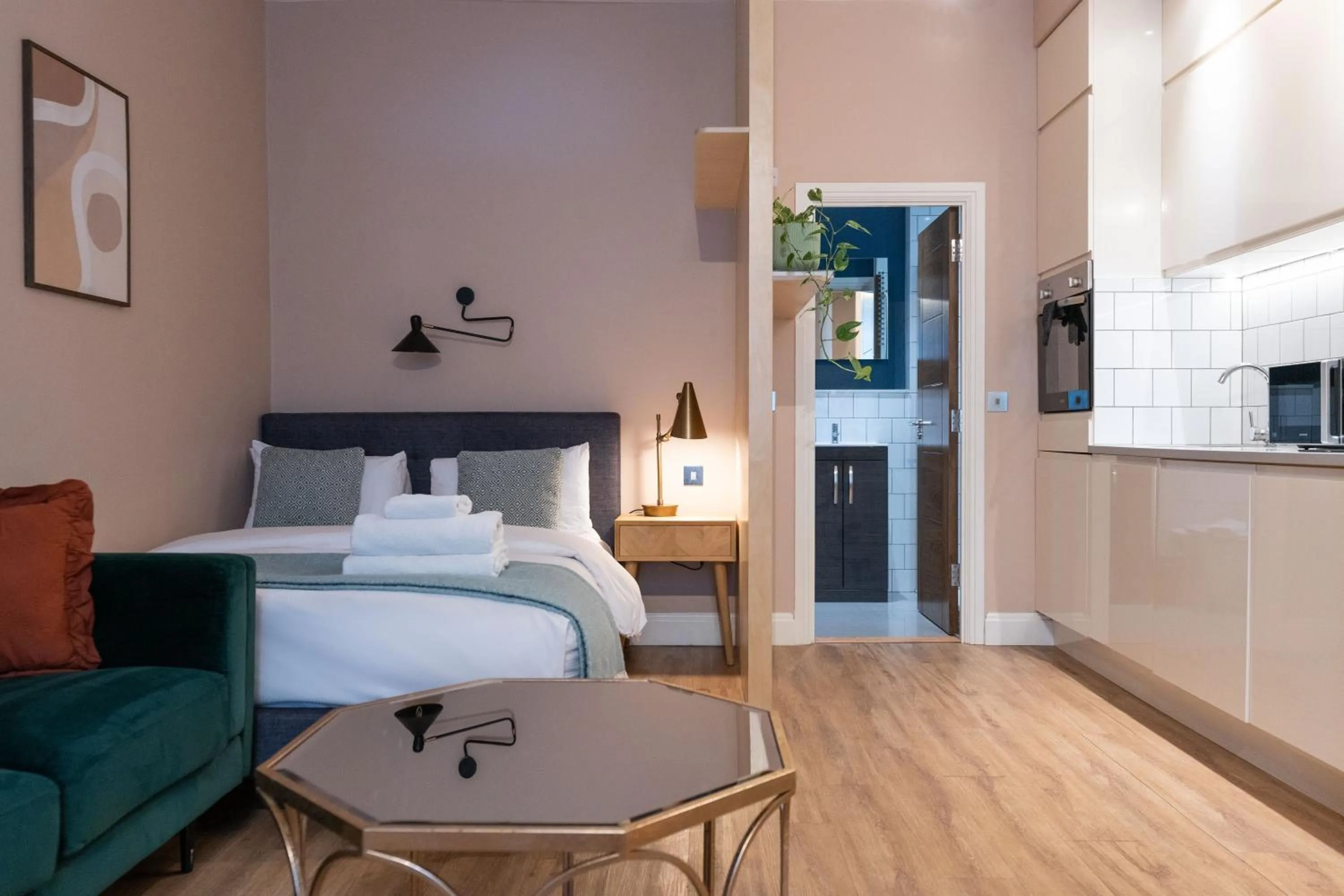 Bed in Lamington Apartments - London Hammersmith