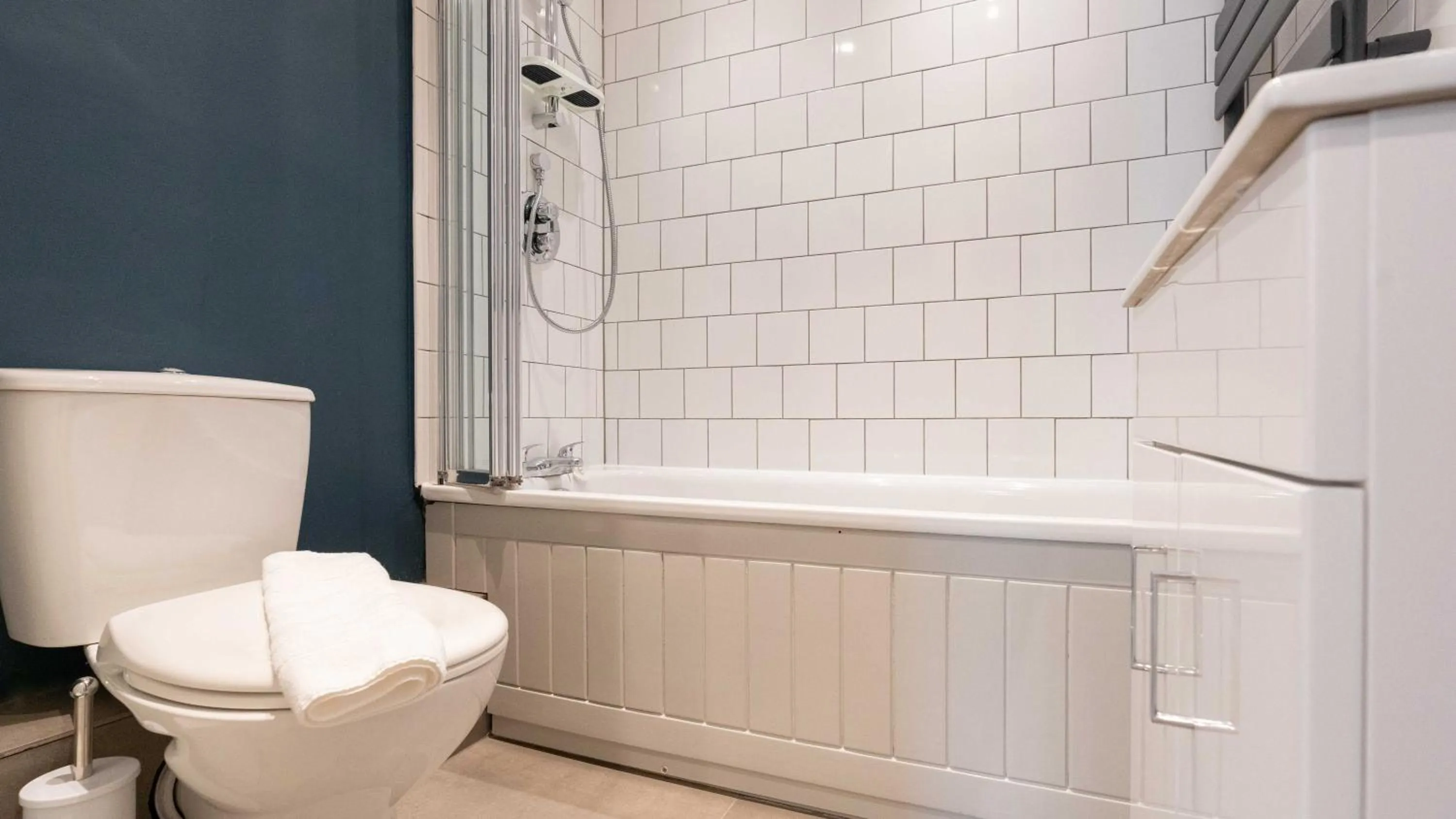 Shower in Lamington Apartments - London Hammersmith