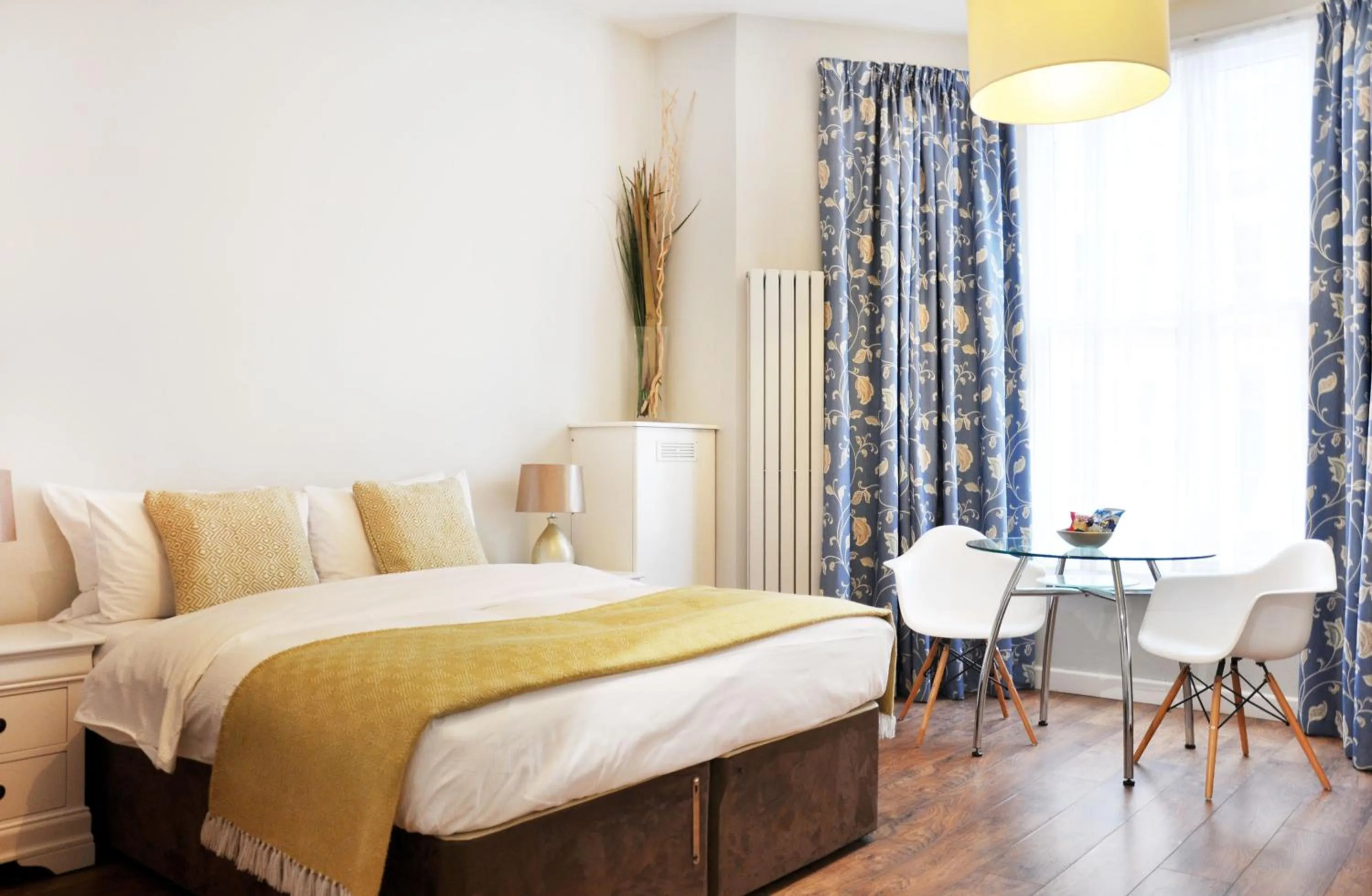 Bedroom, Bed in Lamington Apartments - London Hammersmith