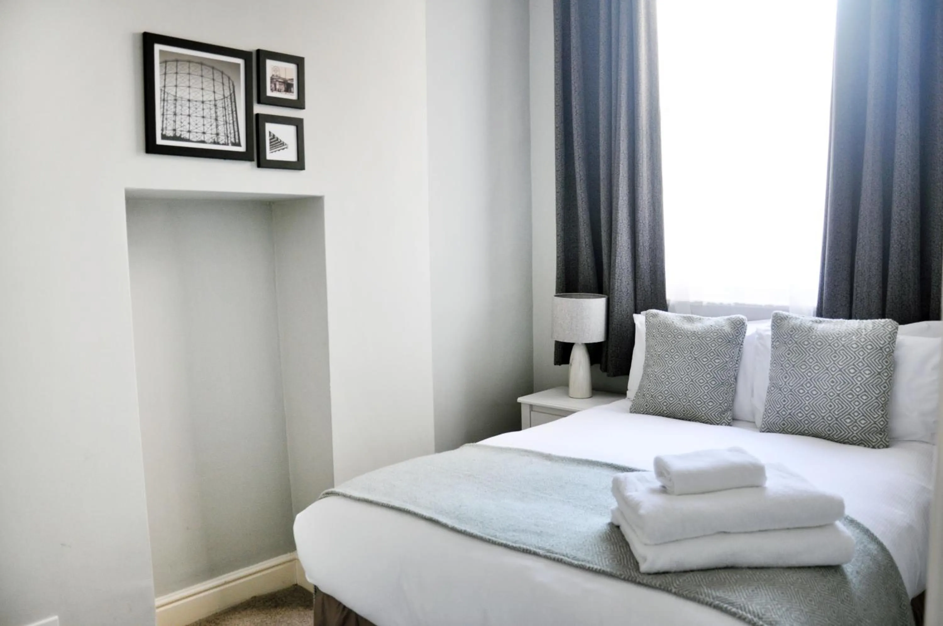 Bedroom, Bed in Lamington Apartments - London Hammersmith