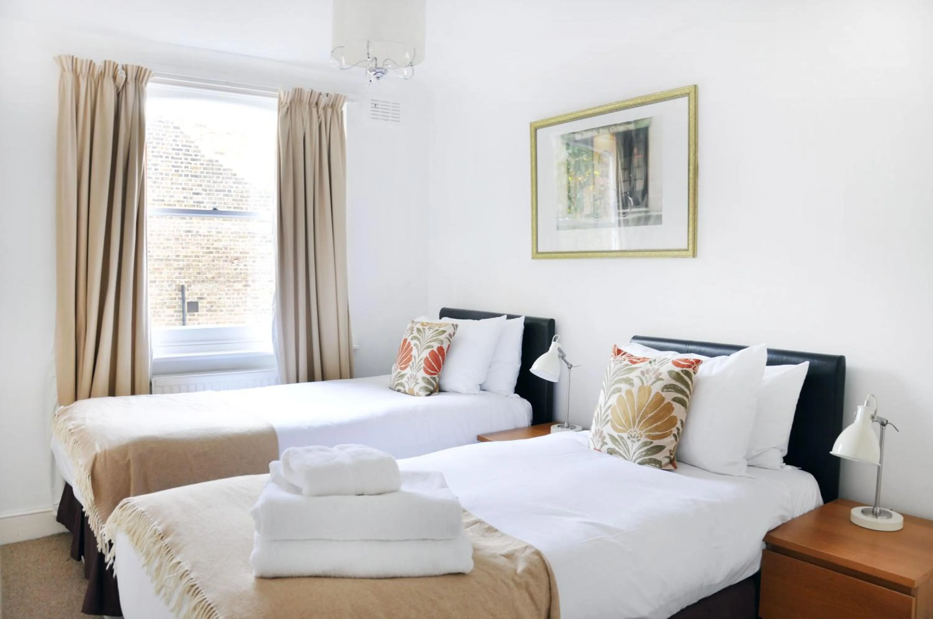 Bedroom, Bed in Lamington Apartments - London Hammersmith