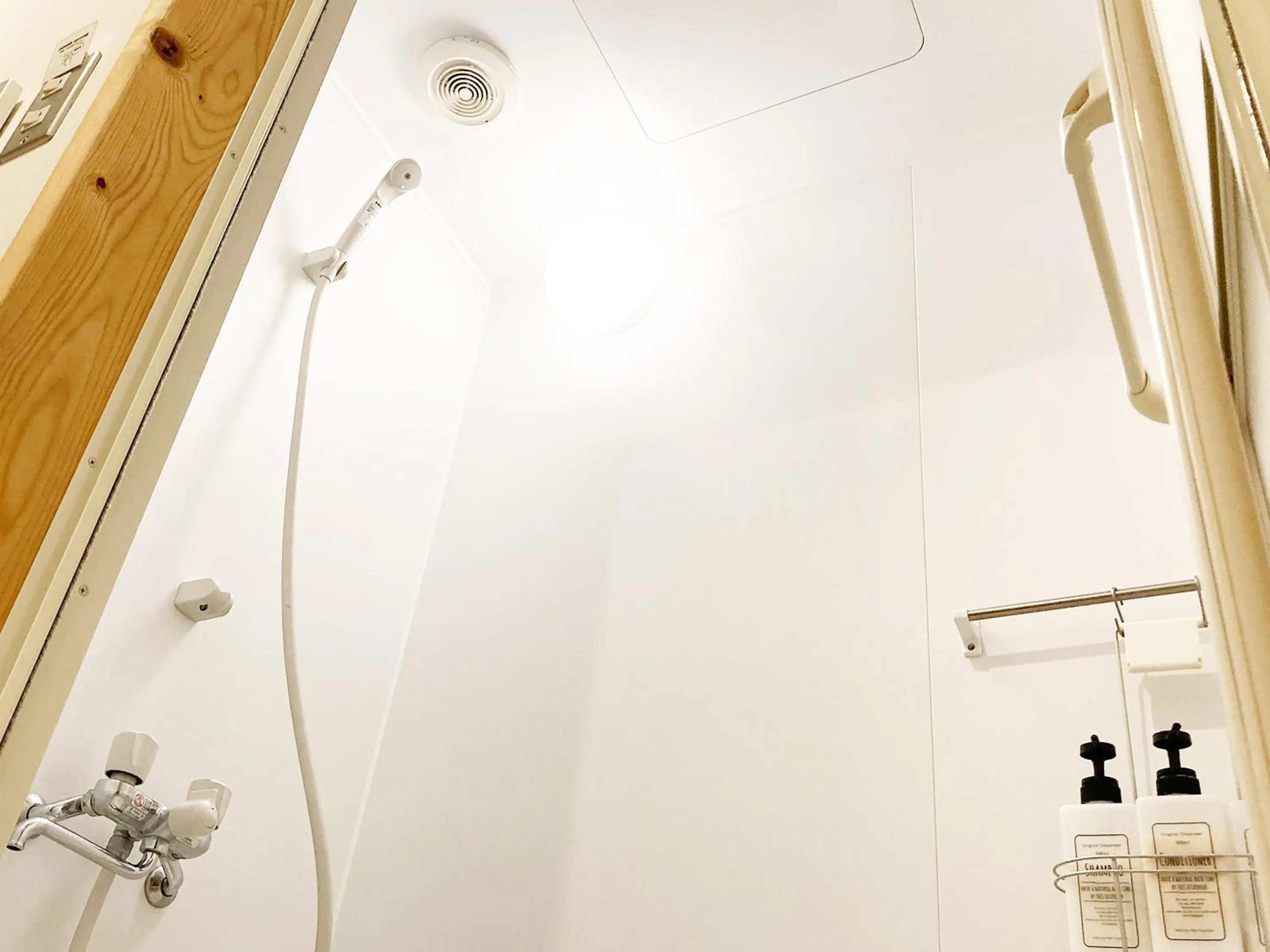Shower in ADLIV/Factry Stay/工場に泊まれる