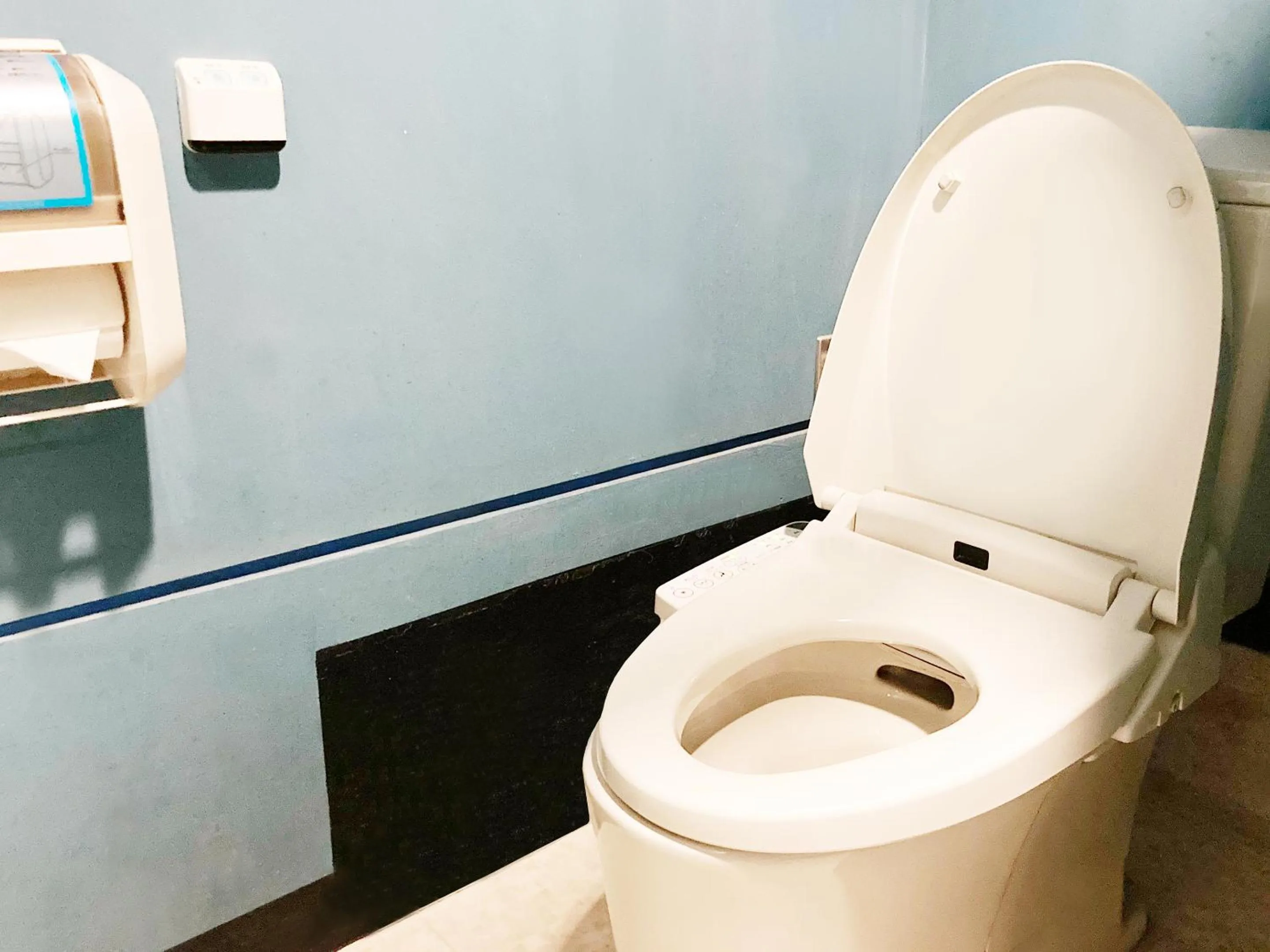 Toilet in ADLIV/Factry Stay/工場に泊まれる