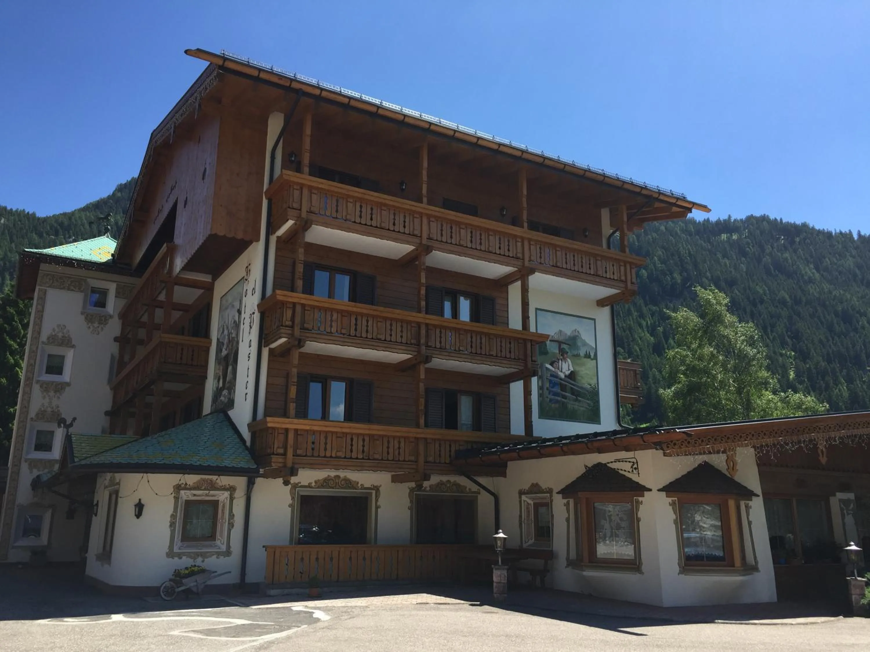 Property building in Hotel El Paster