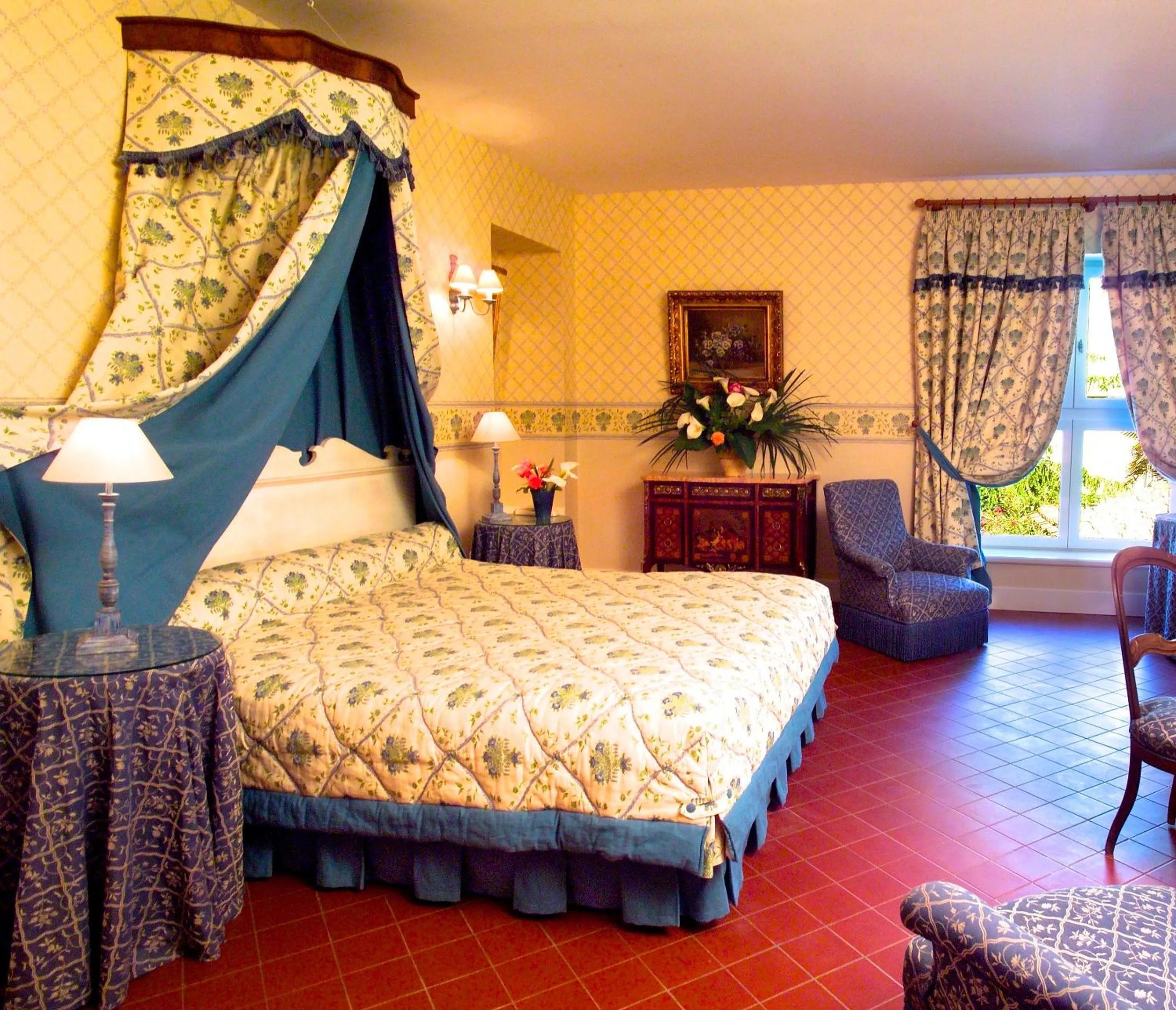 Bedroom, Bed in Hôtel Château de Cavanac