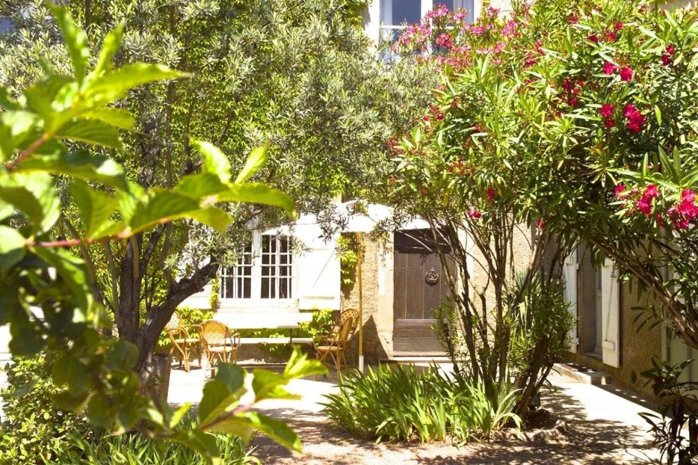 Facade/entrance in Hôtel Château de Cavanac