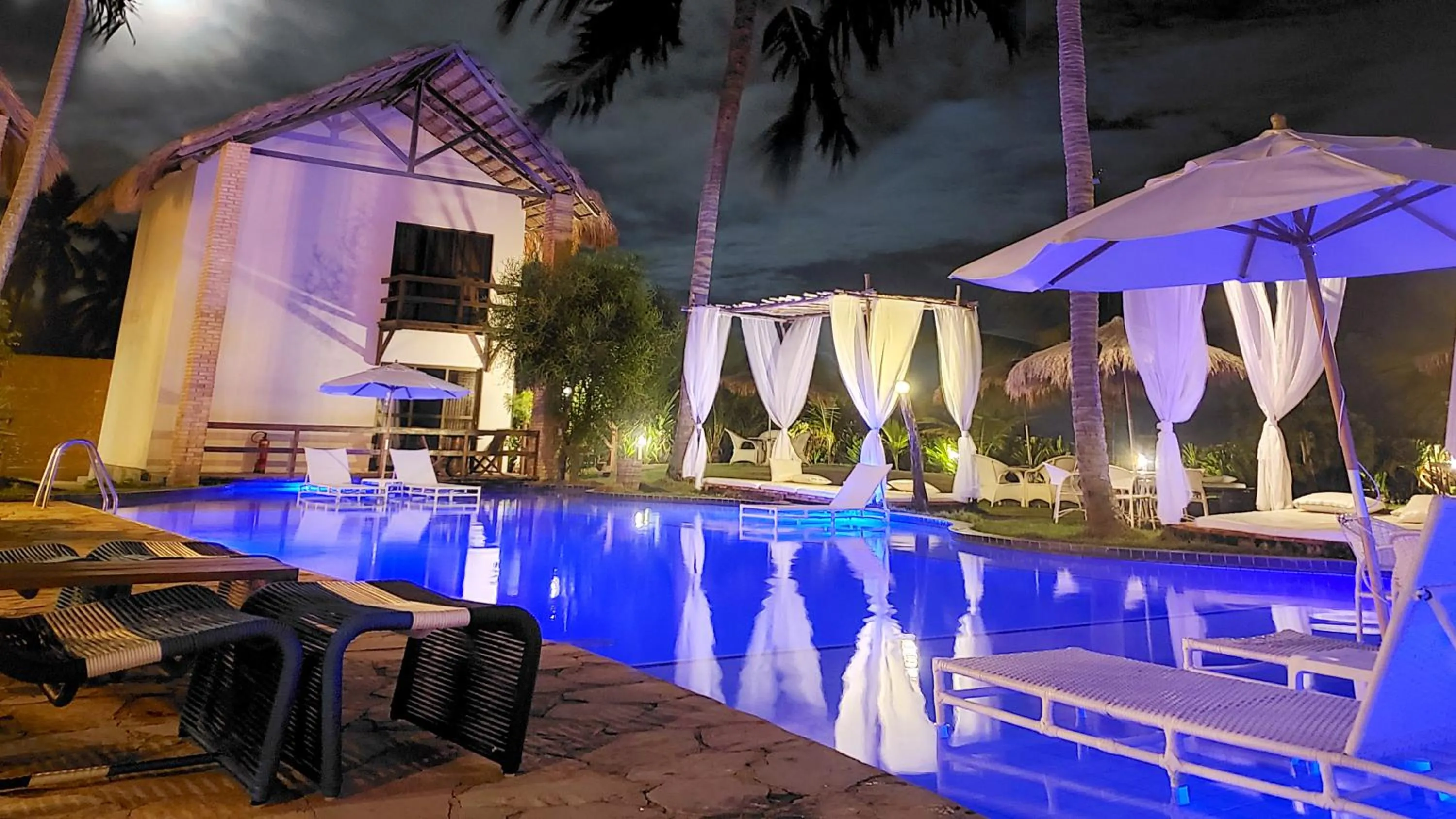 Swimming pool in Villa Pantai Milagres Exclusive Hotel