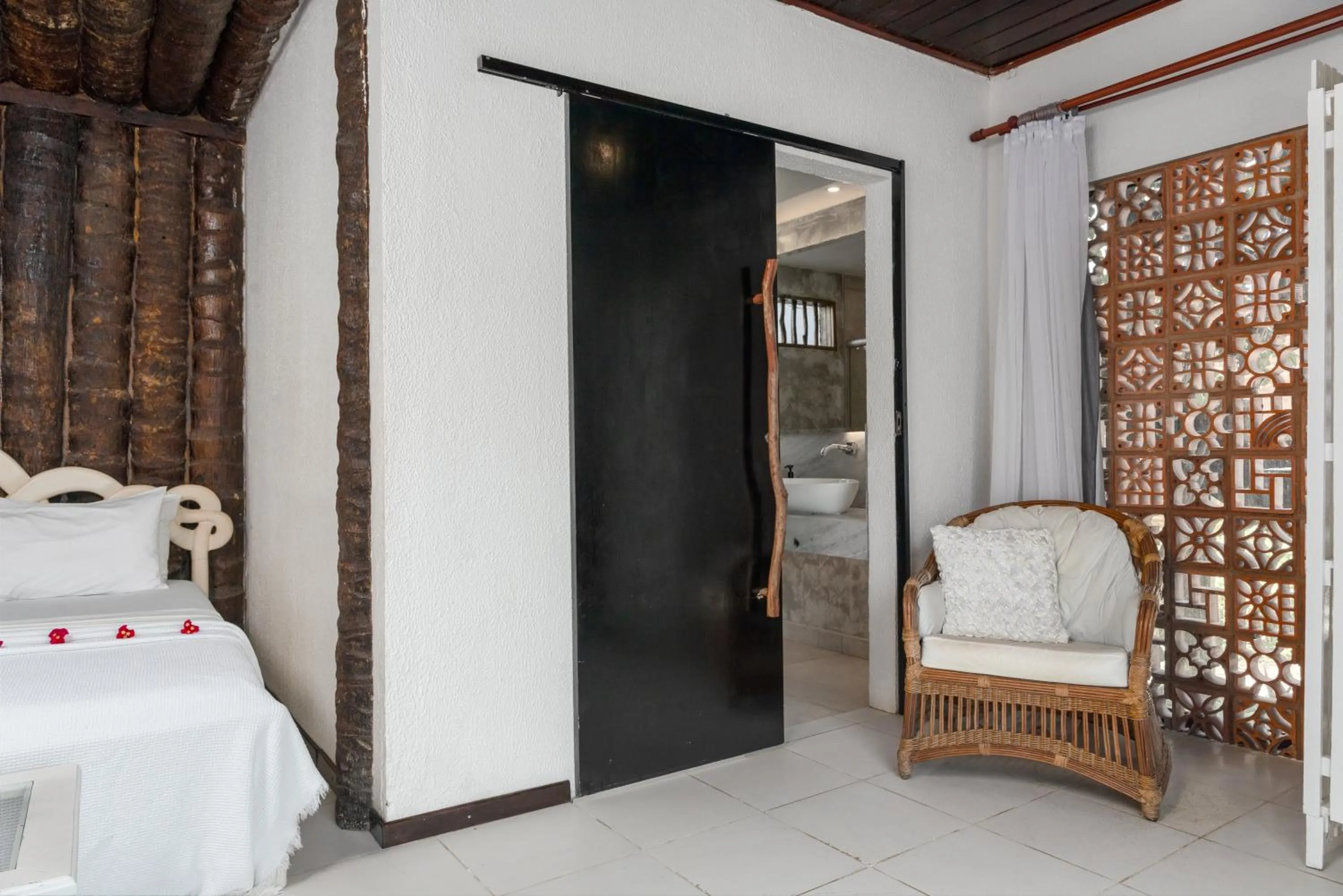 Bed in Villa Pantai Milagres Exclusive Hotel