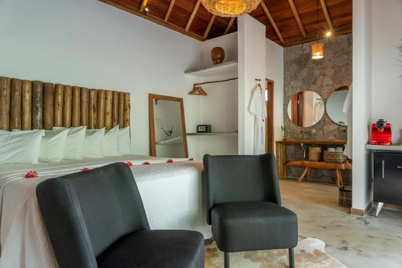 Bed in Villa Pantai Milagres Exclusive Hotel