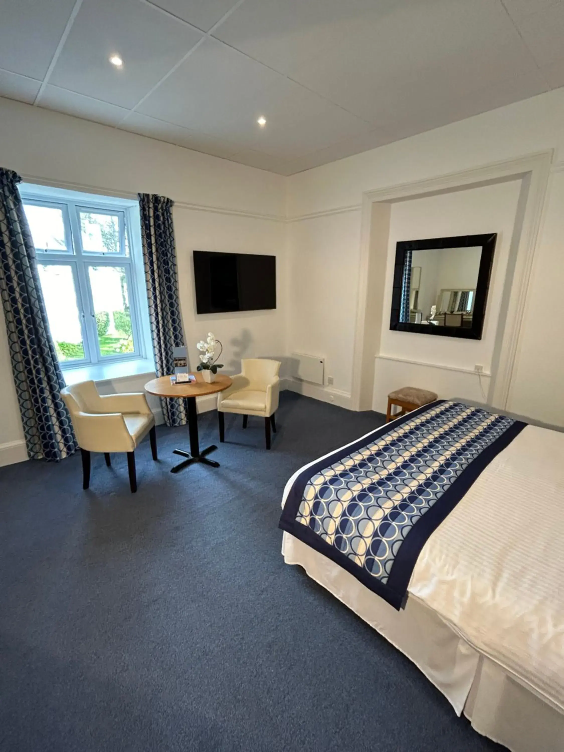 Bed in Westhill Country Hotel Bed in Westhill Country Hotel