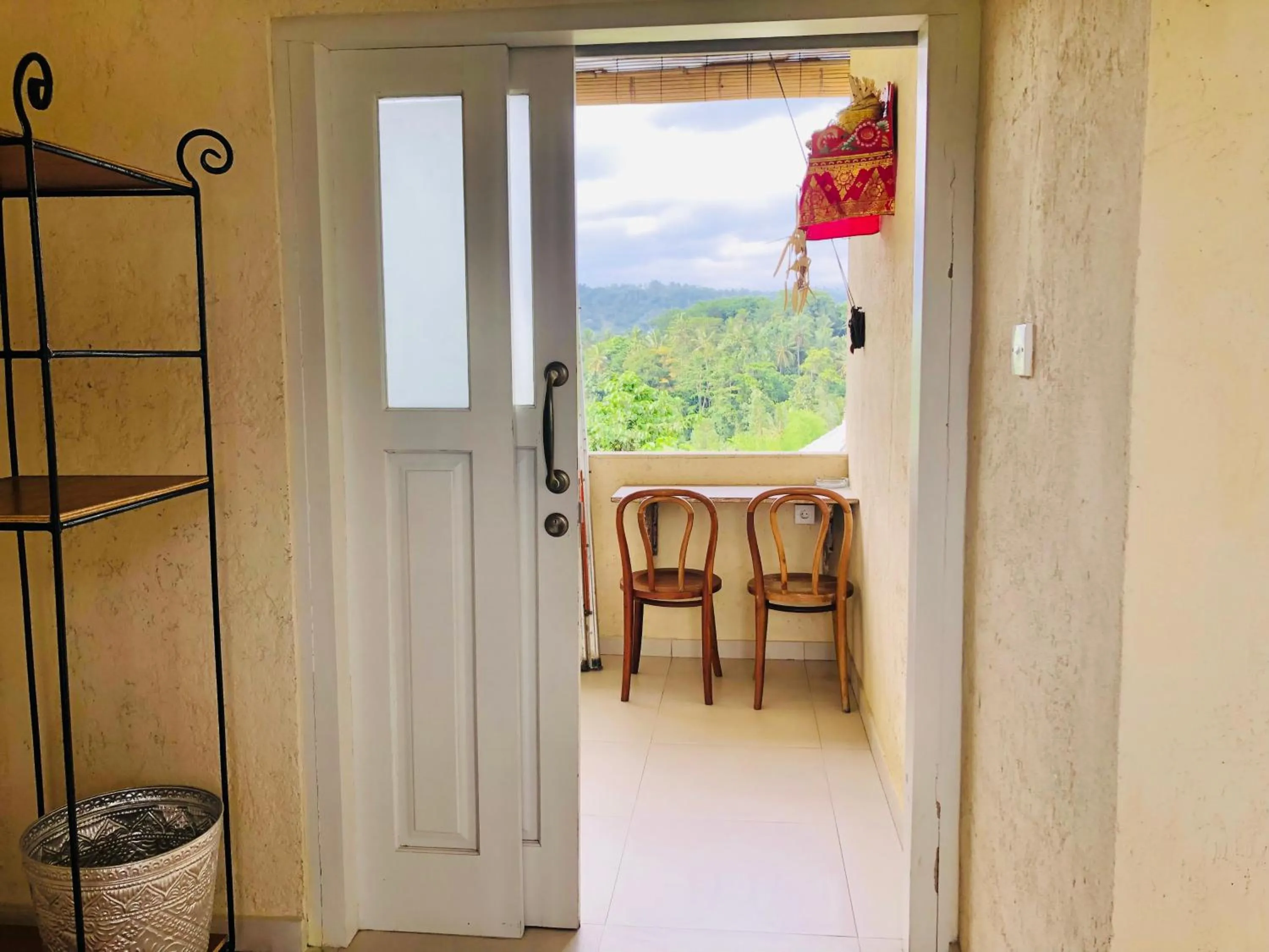 Amrita Villa Sidemen