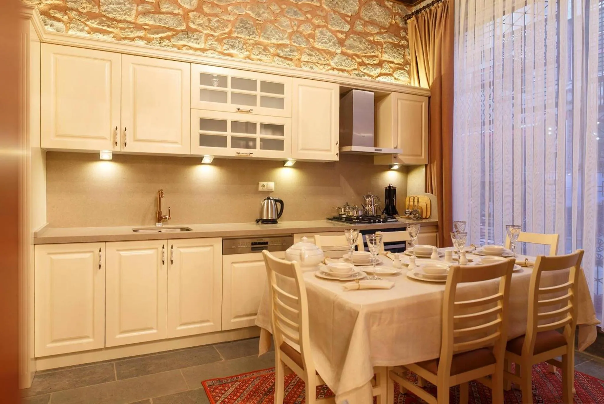 Kitchen or kitchenette in Verula City Luxury Villa
