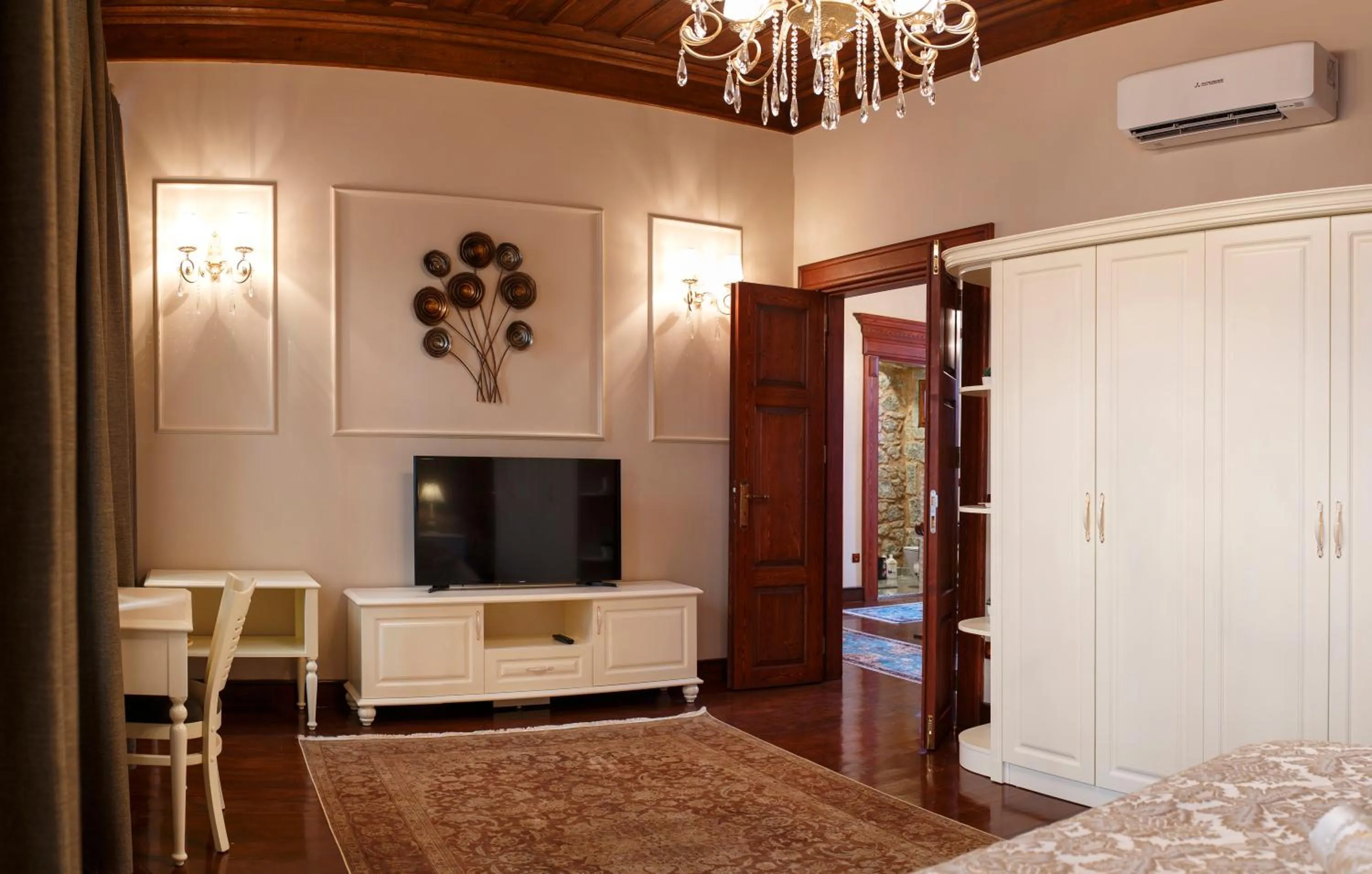 TV and multimedia, Bed in Verula City Luxury Villa