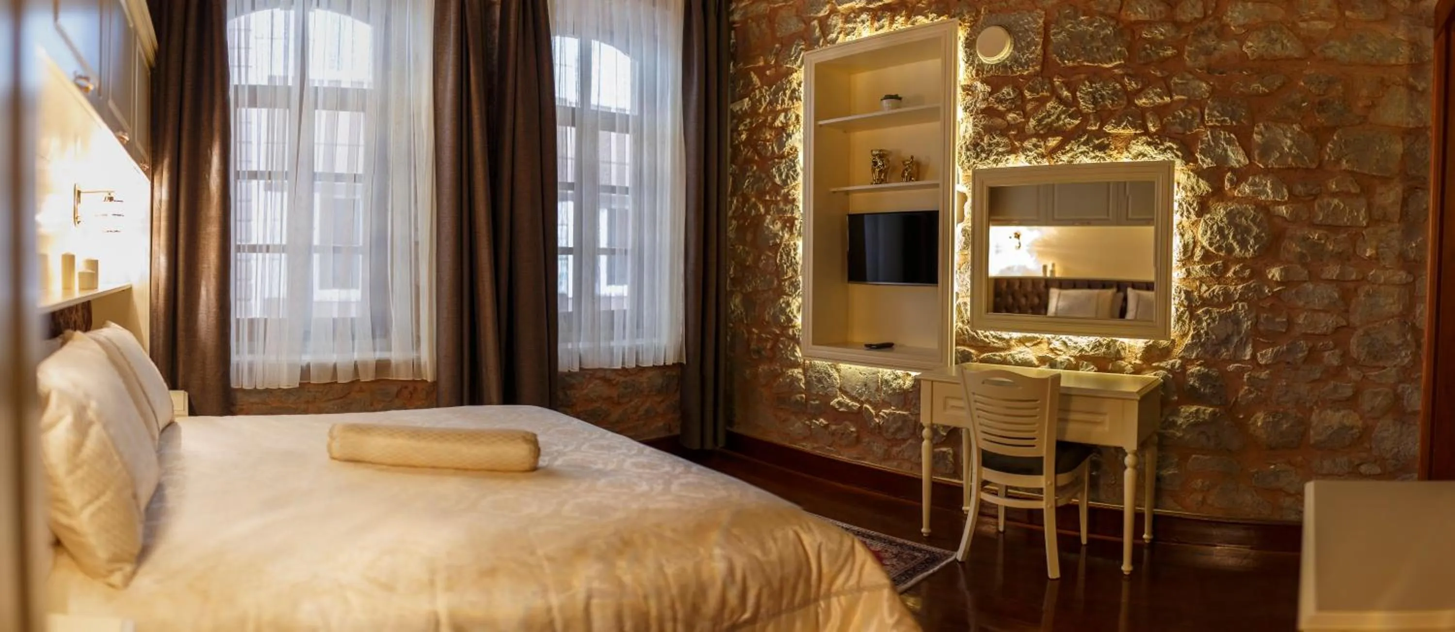 Bed in Verula City Luxury Villa