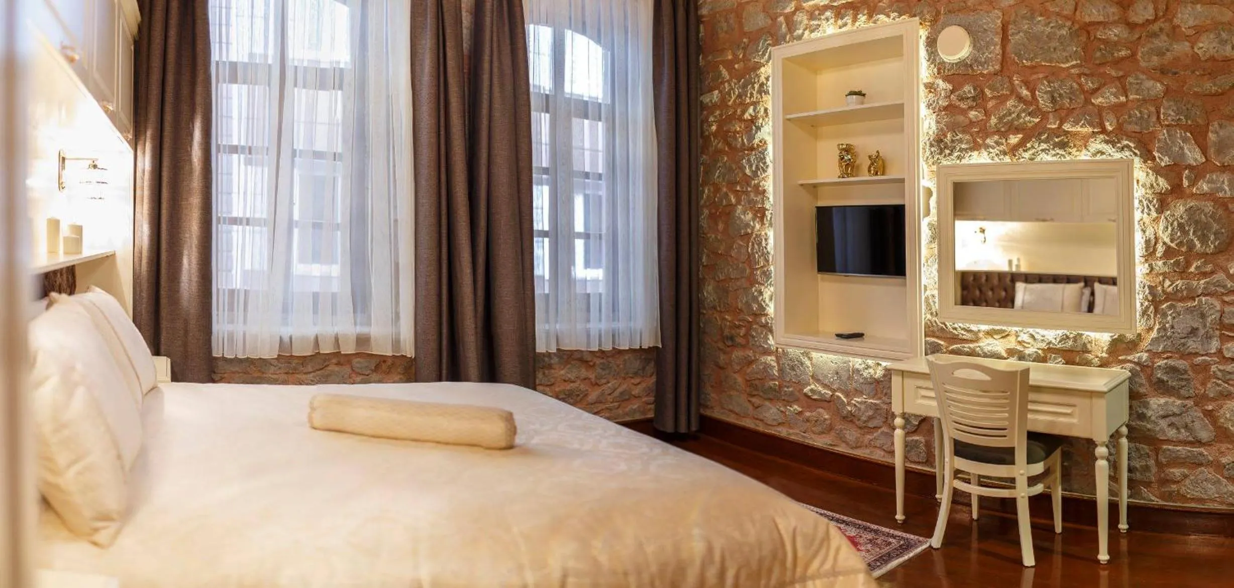 Bed in Verula City Luxury Villa
