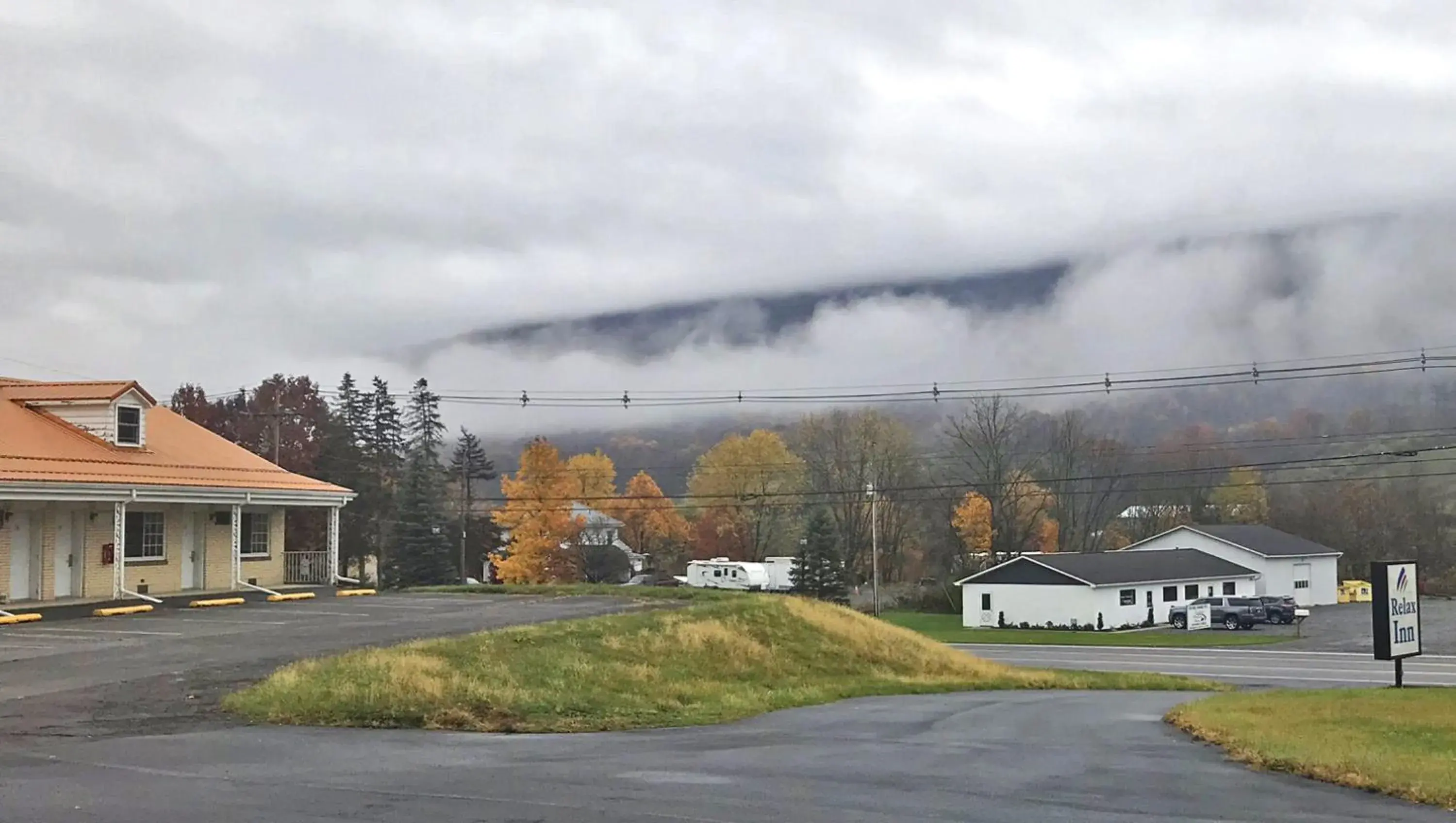 Property building in Relax Inn Altoona Property building in Relax Inn Altoona