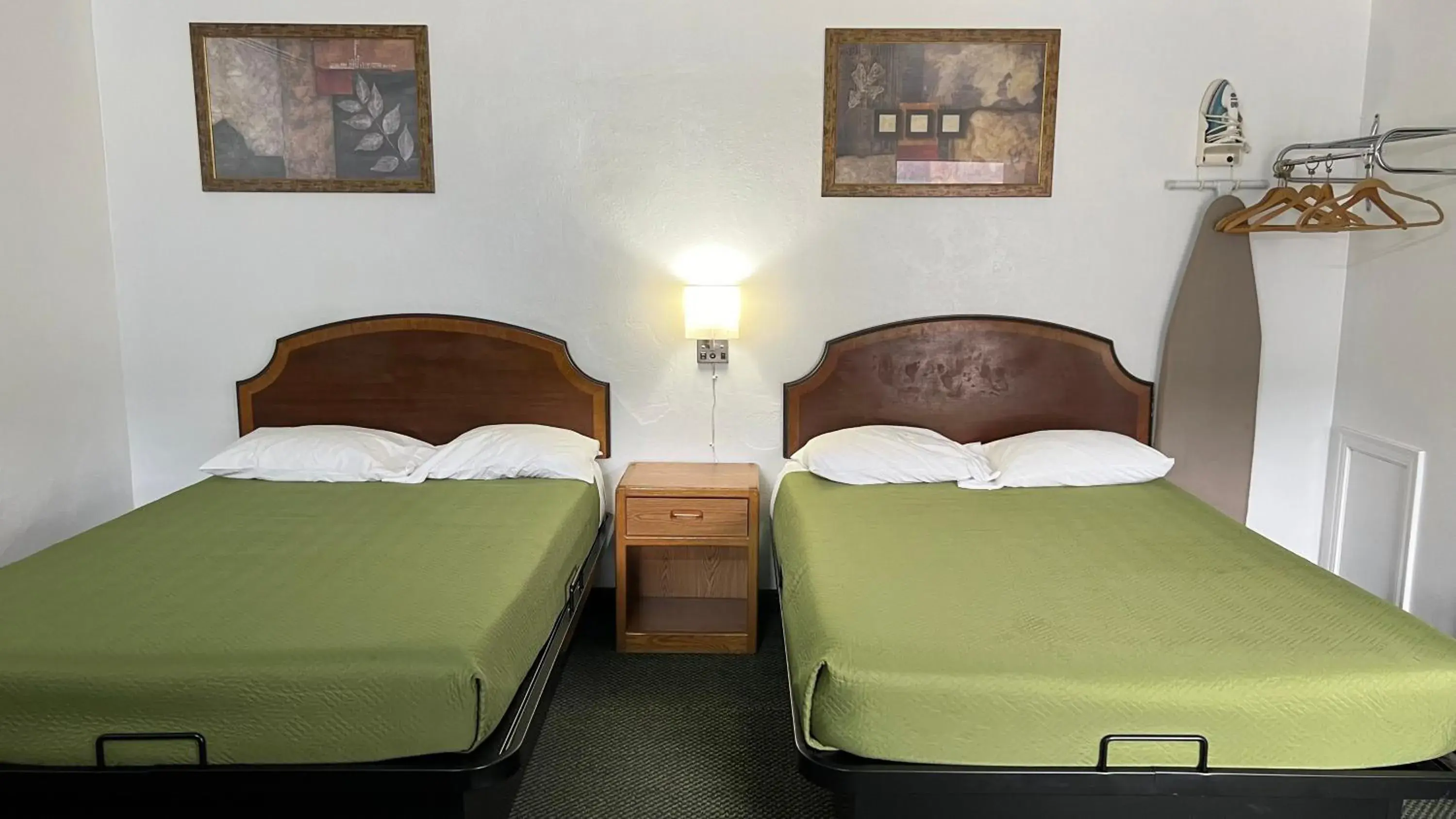 Comfort Quadruple Room in Relax Inn Altoona Comfort Quadruple Room in Relax Inn Altoona