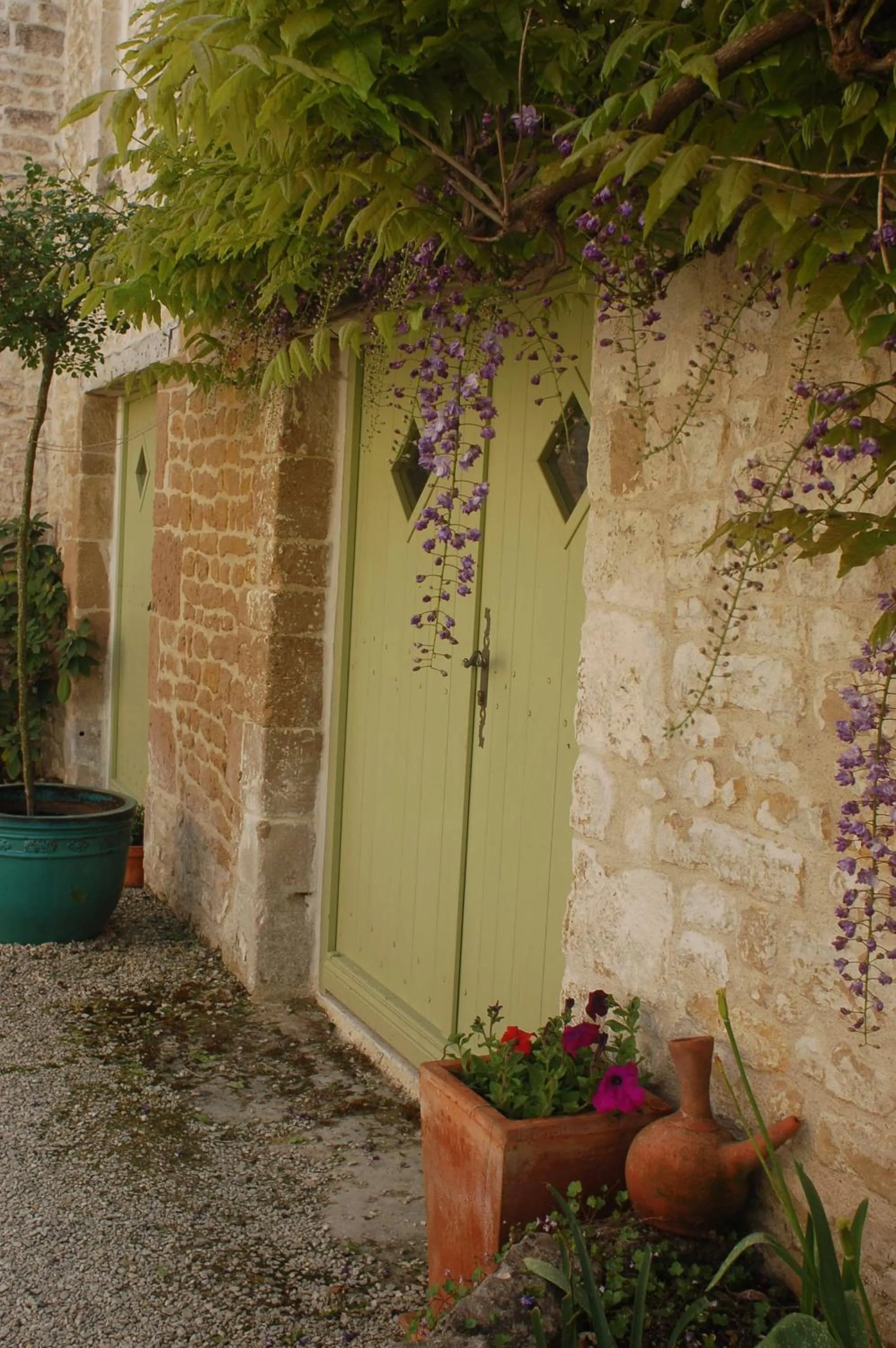 Patio in Hôtel du Donjon