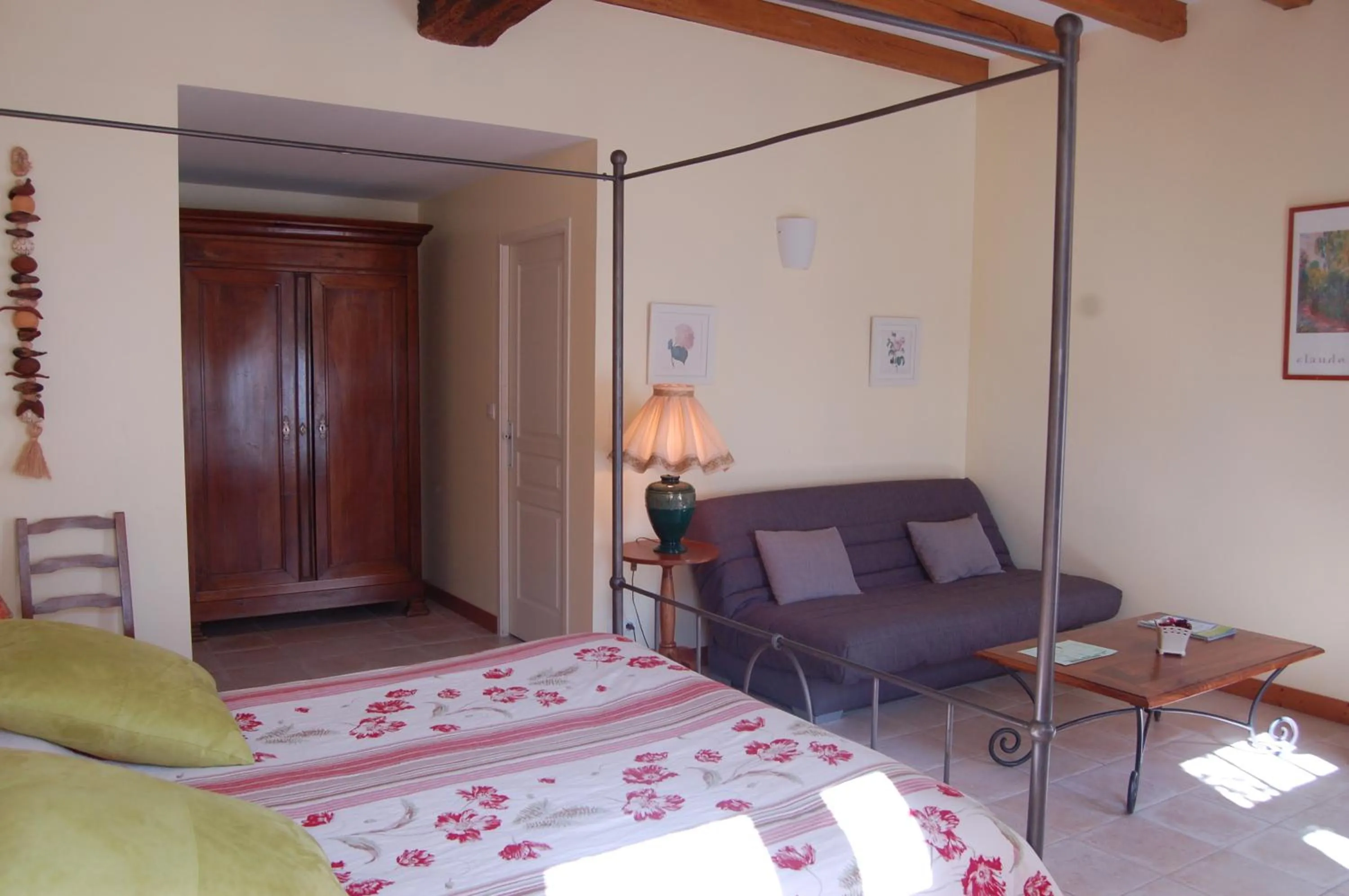 Photo of the whole room, Bed in Hôtel du Donjon