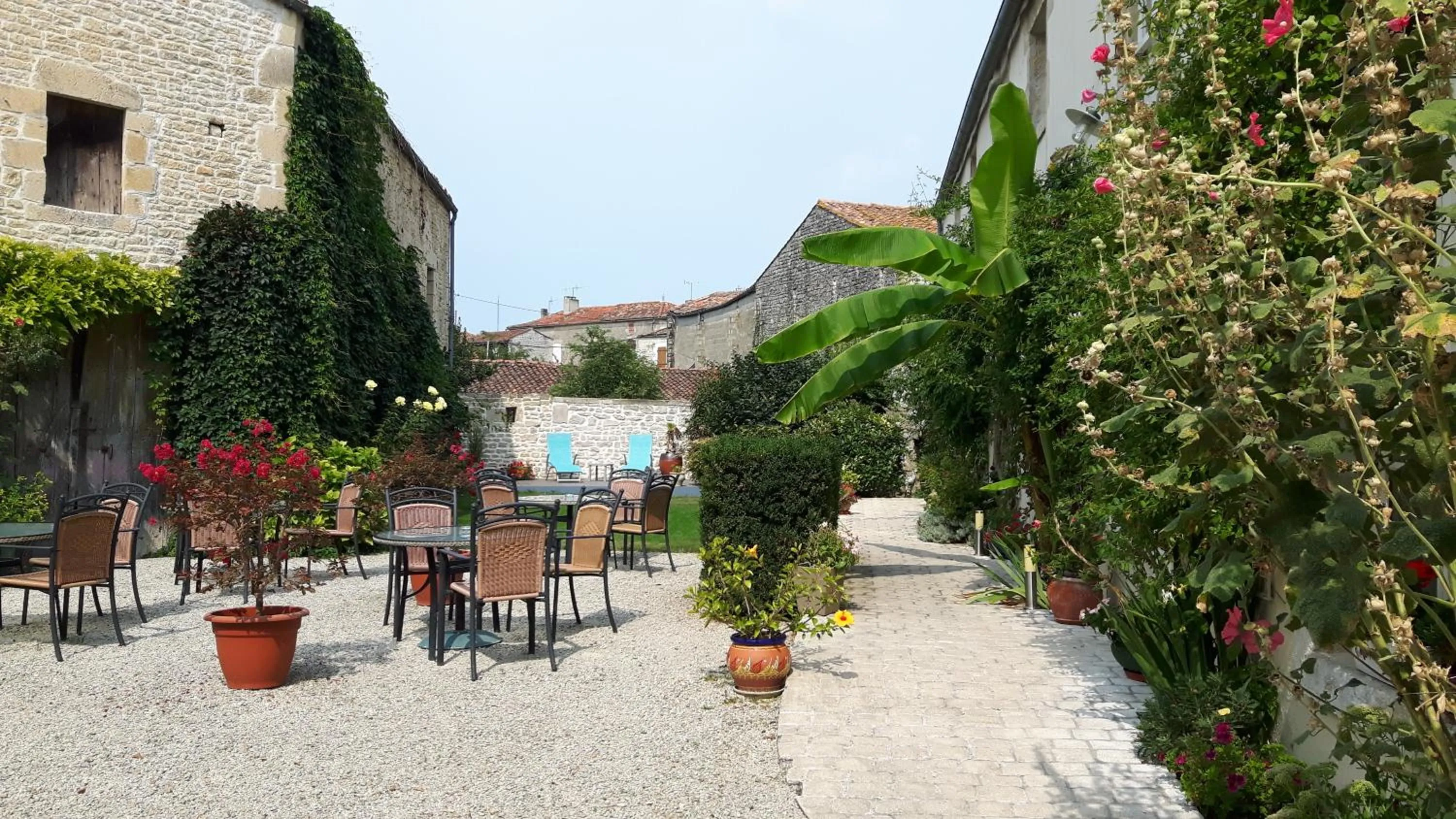Property building in Hôtel du Donjon