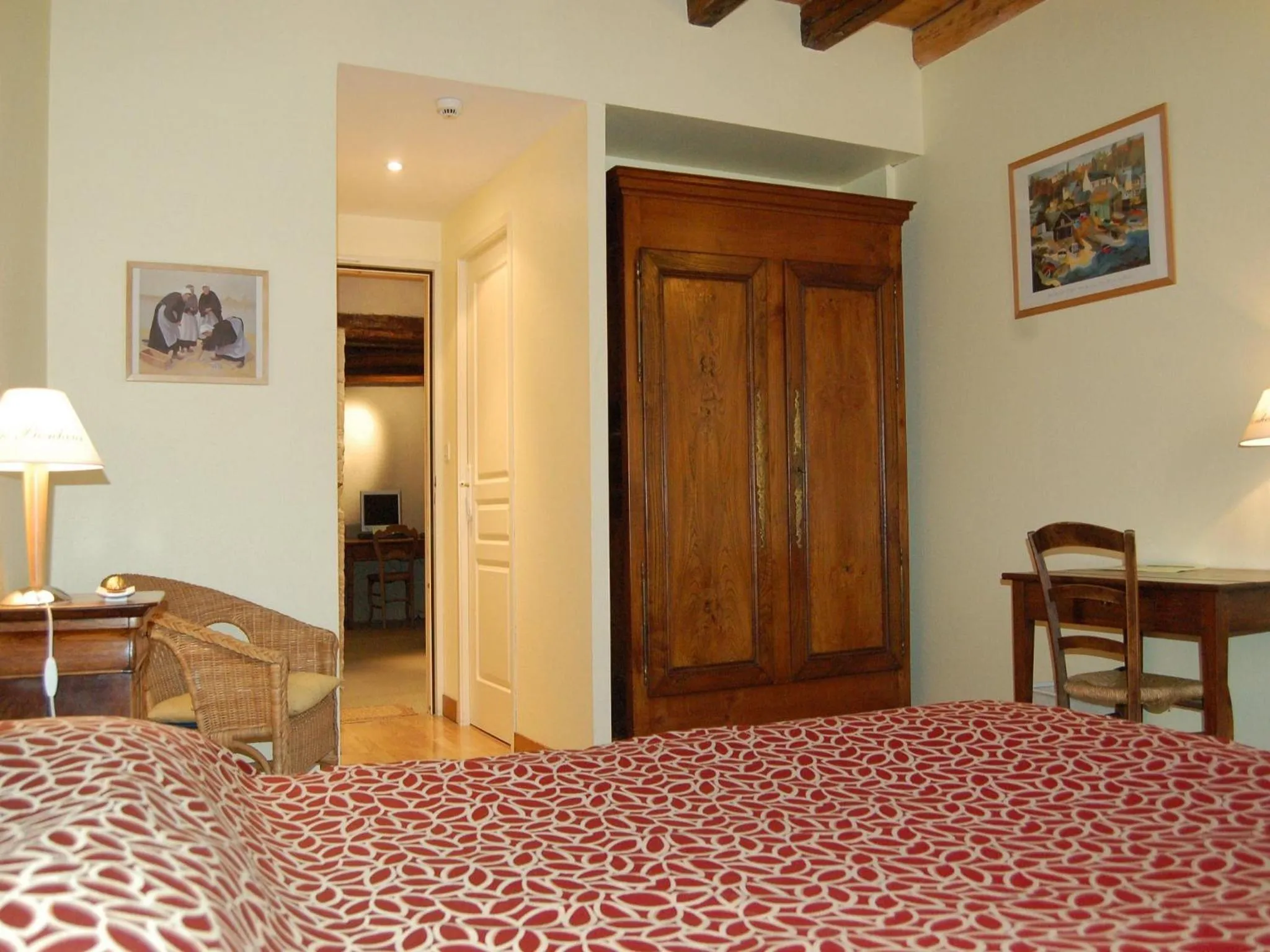 Bed in Hôtel du Donjon