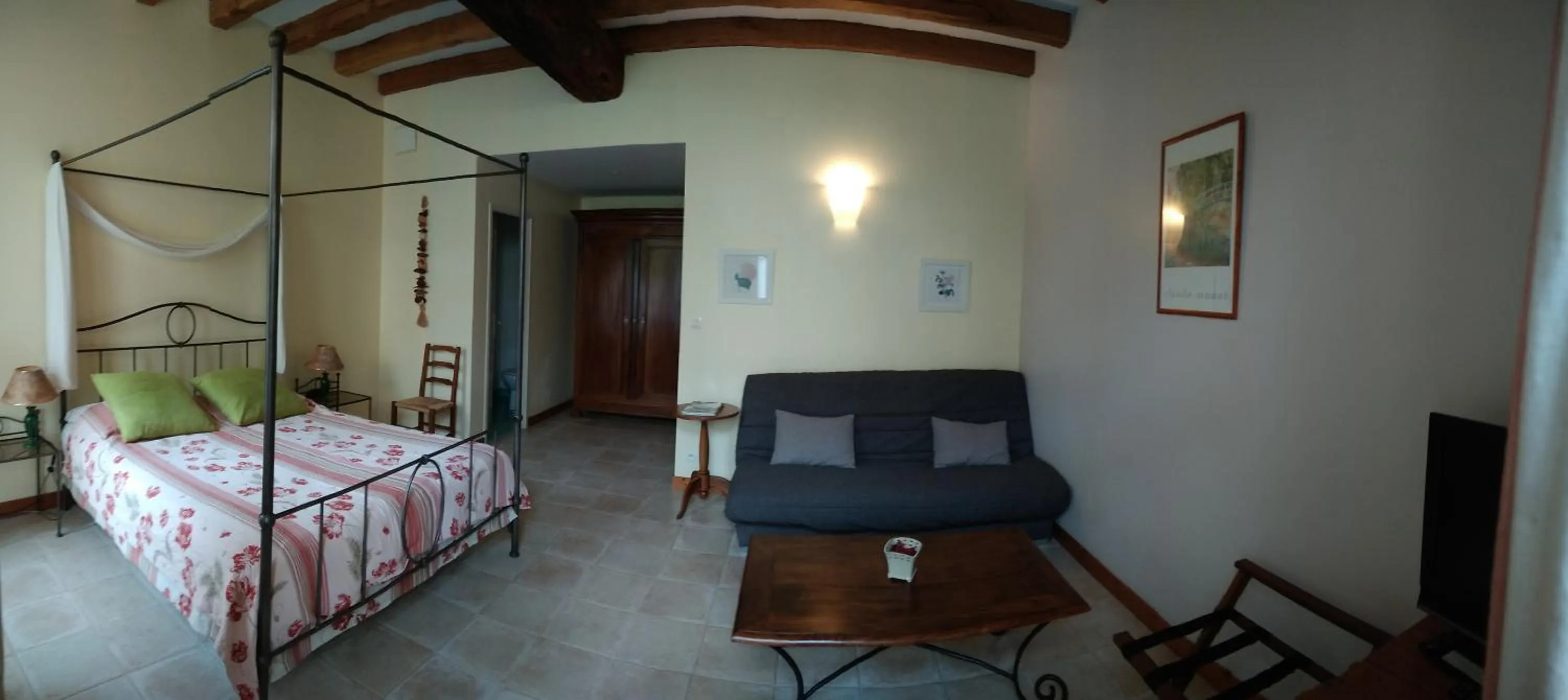 Photo of the whole room, Bed in Hôtel du Donjon