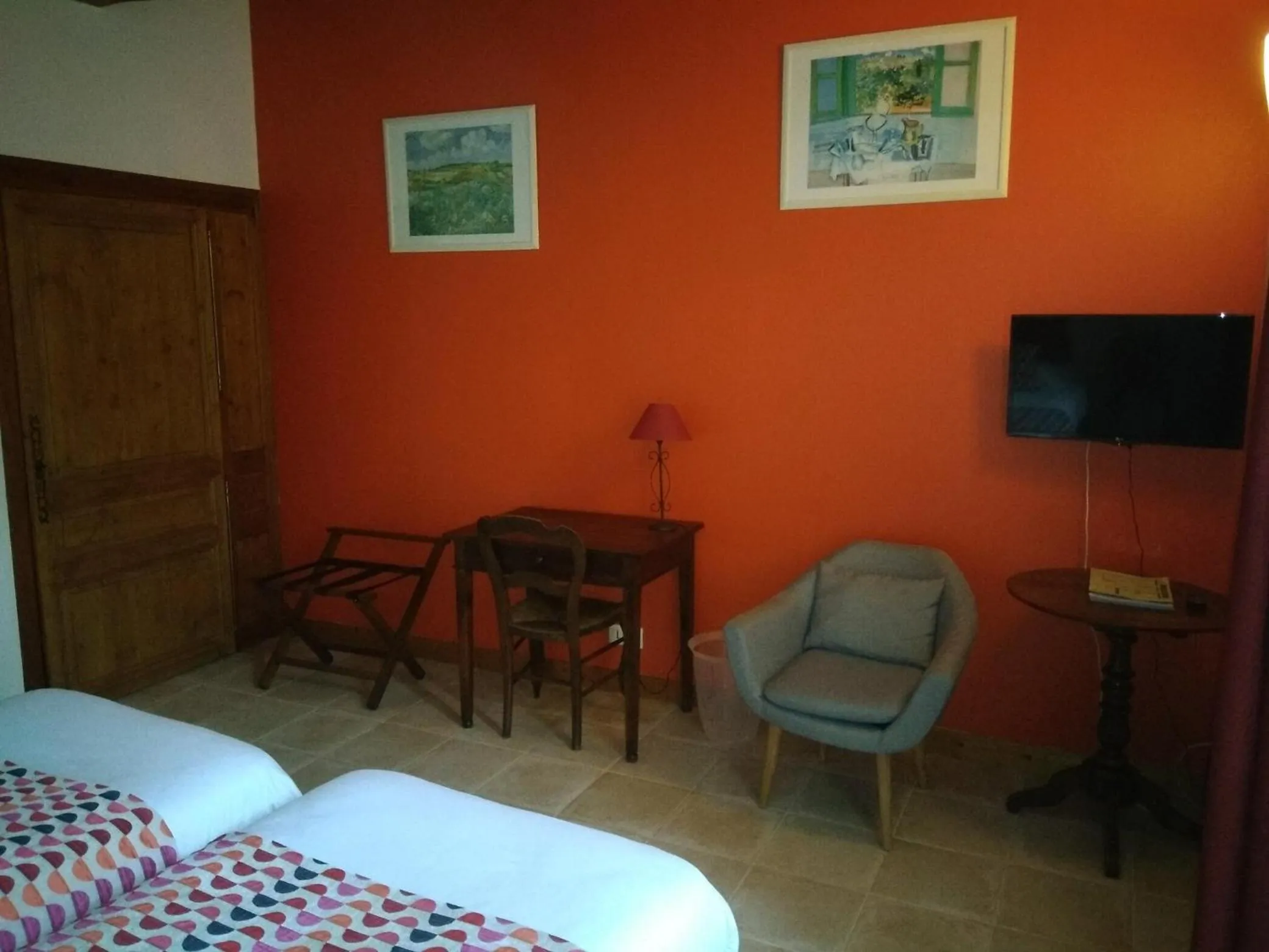 Seating area, Bed in Hôtel du Donjon