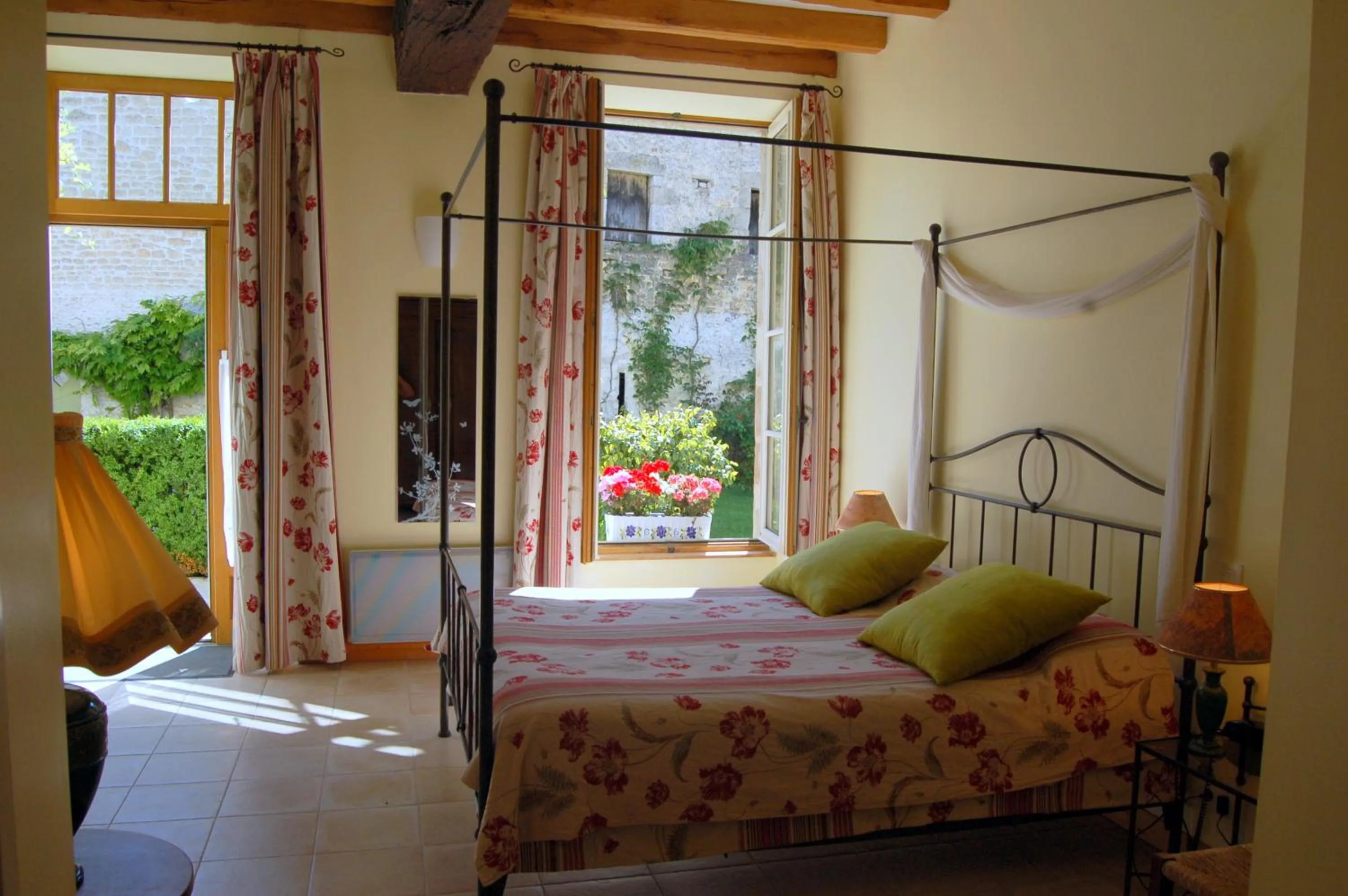 Bed in Hôtel du Donjon