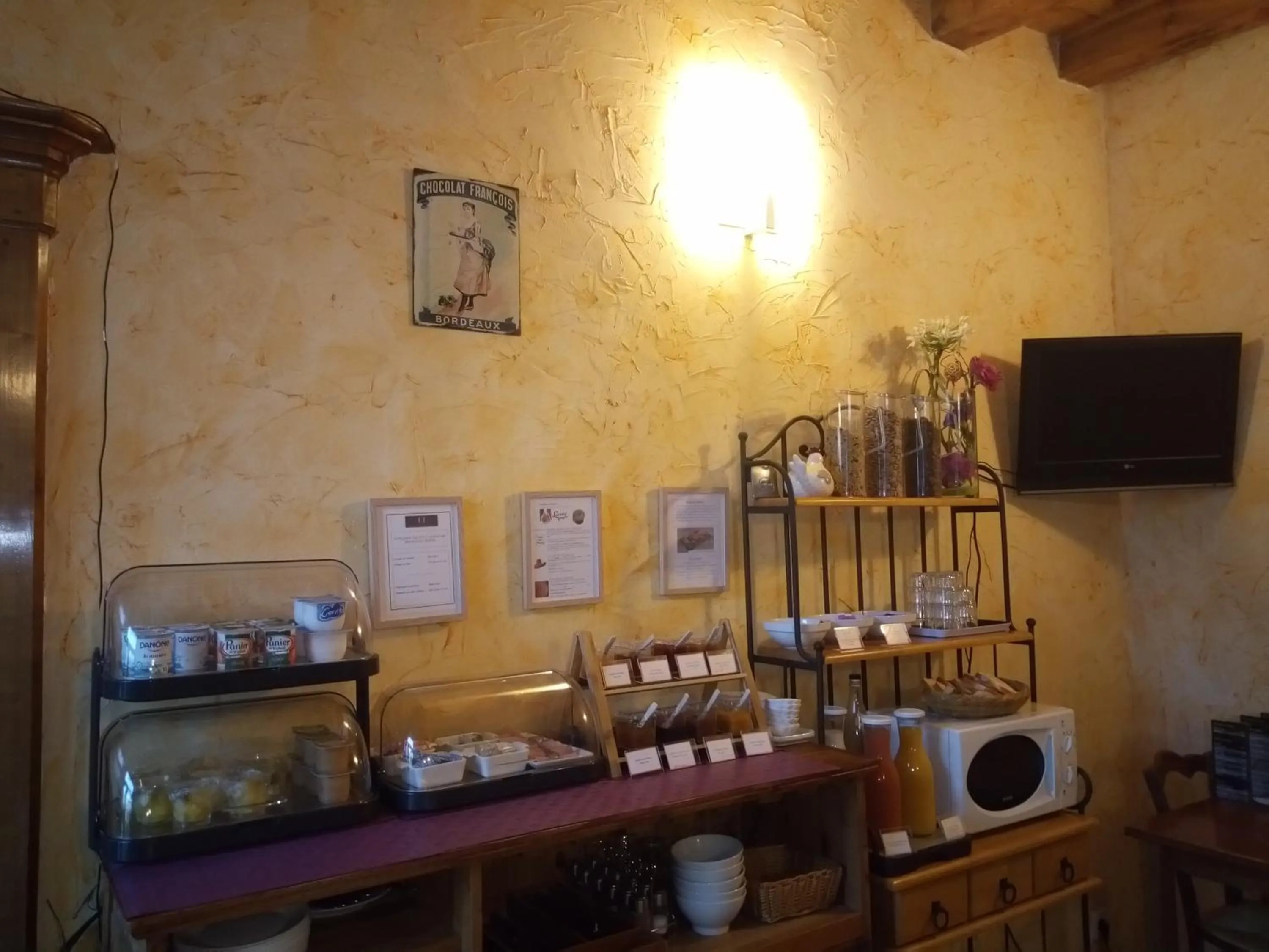 Breakfast in Hôtel du Donjon