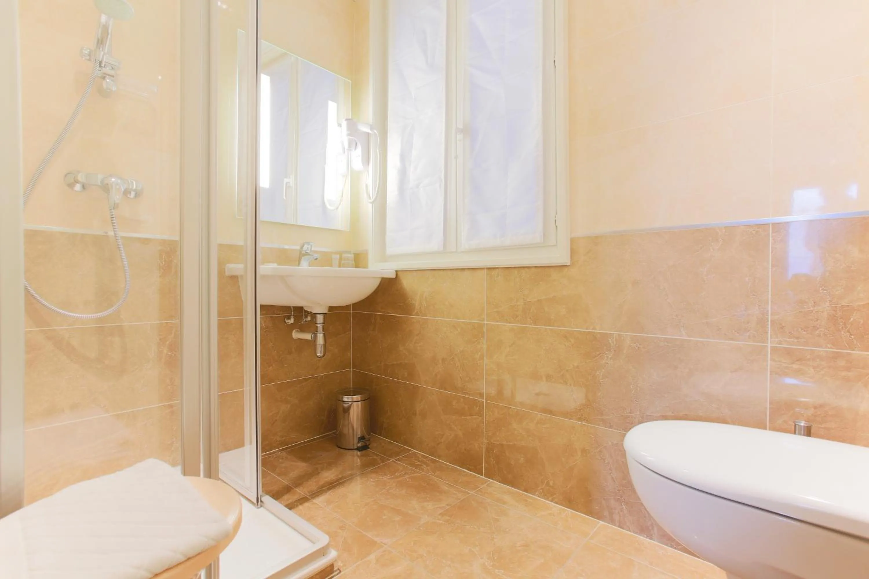 Bathroom in Hotel Bellevue Saint-Lazare