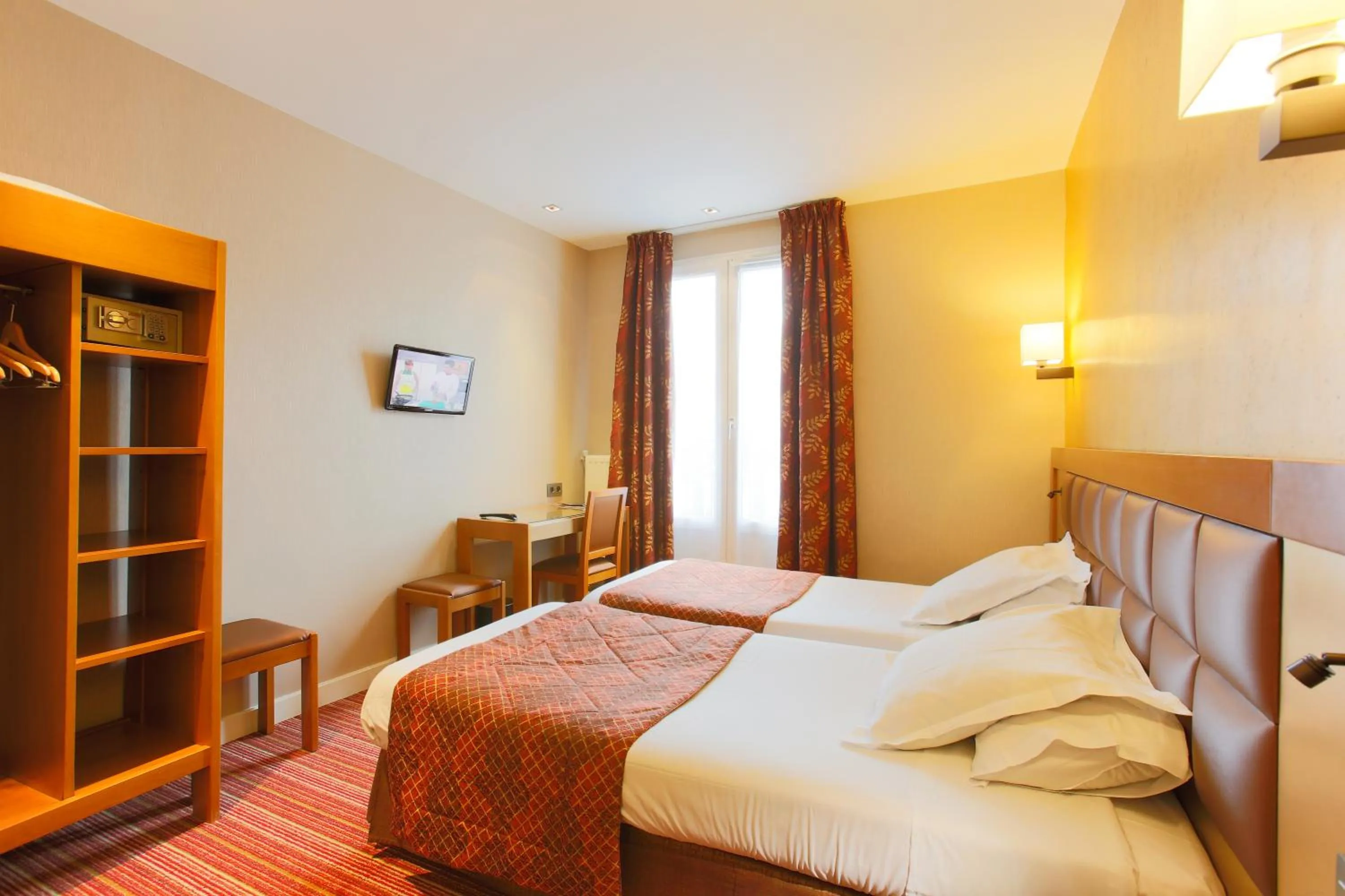 Bedroom, Bed in Hotel Bellevue Saint-Lazare