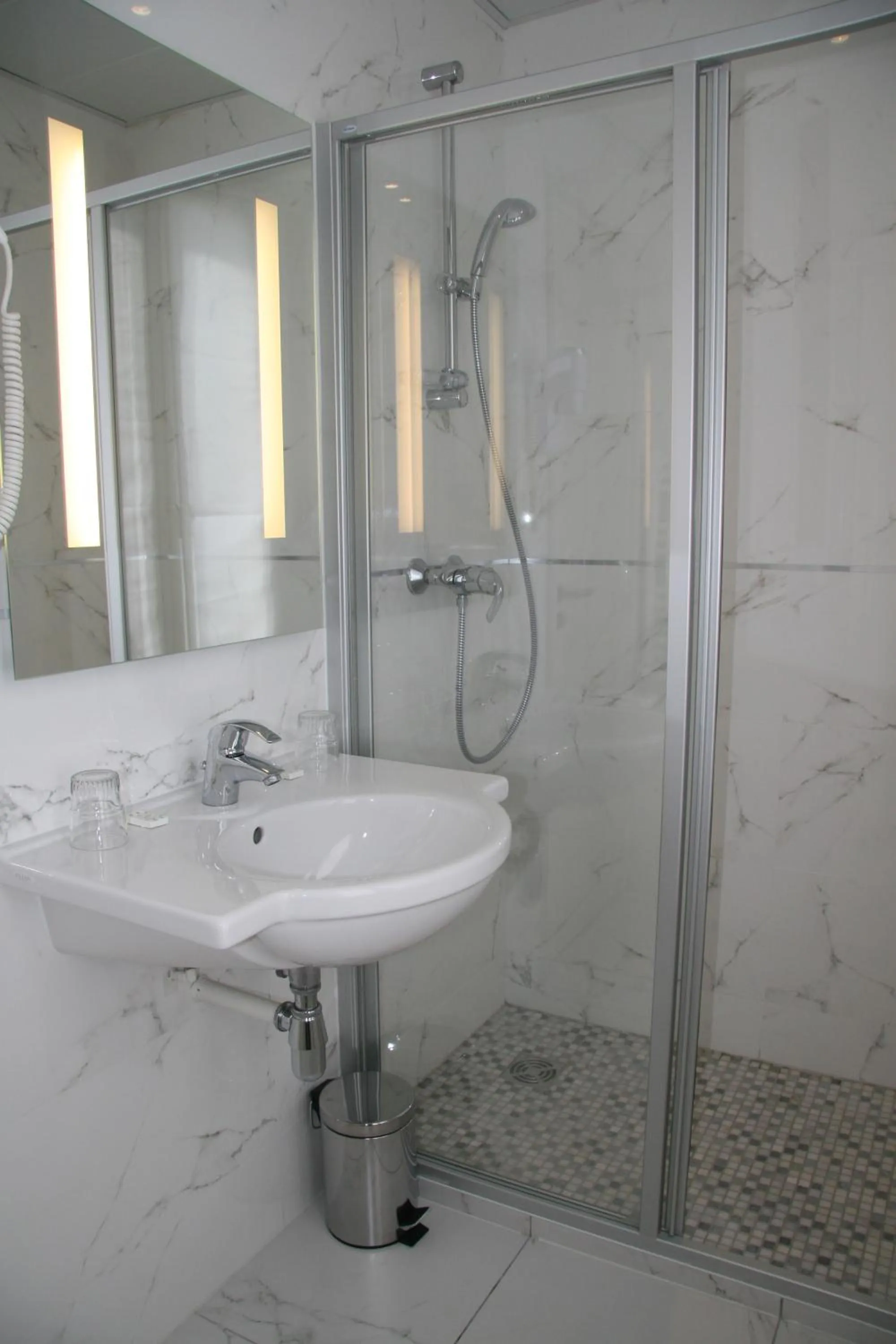 Bathroom in Hotel Bellevue Saint-Lazare