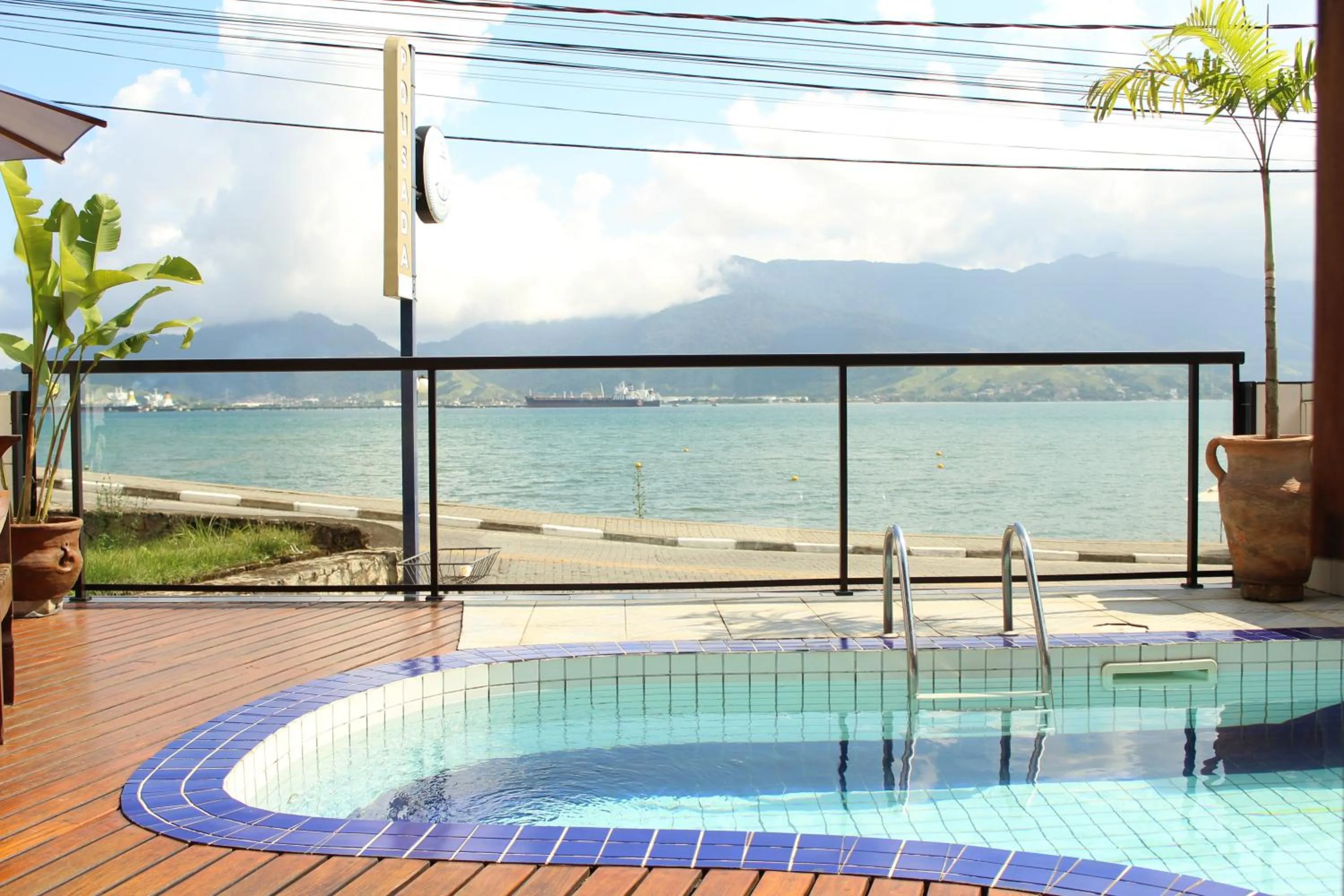 Pool view in Pousada Irmãos do Mar