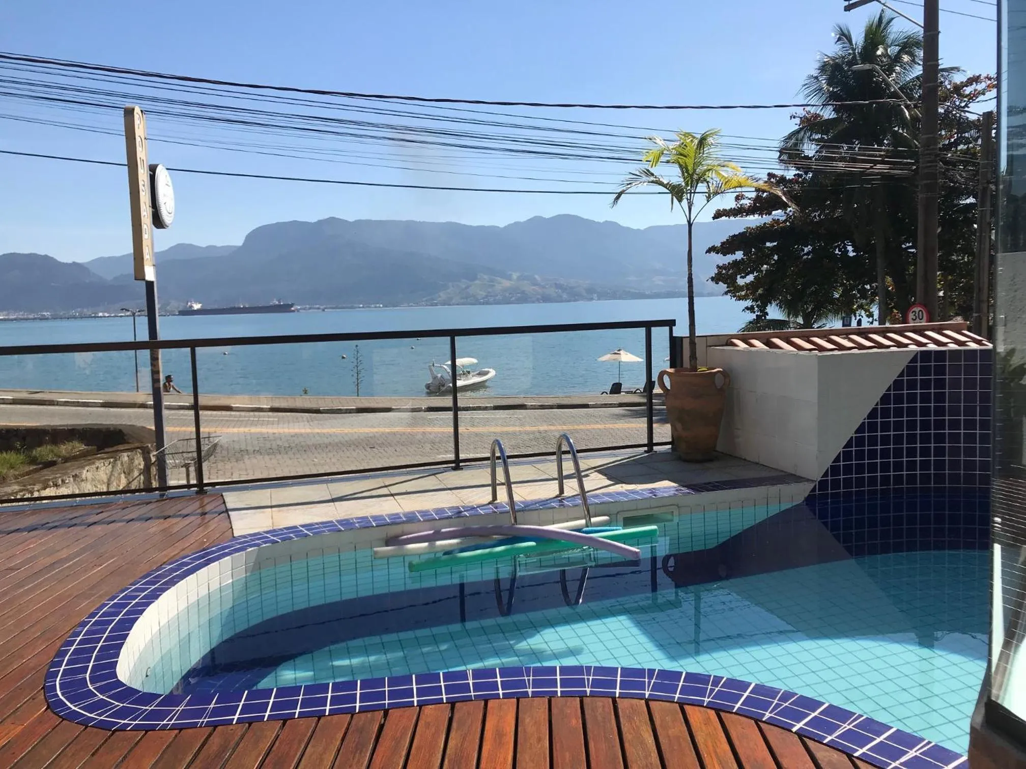 Swimming pool in Pousada Irmãos do Mar