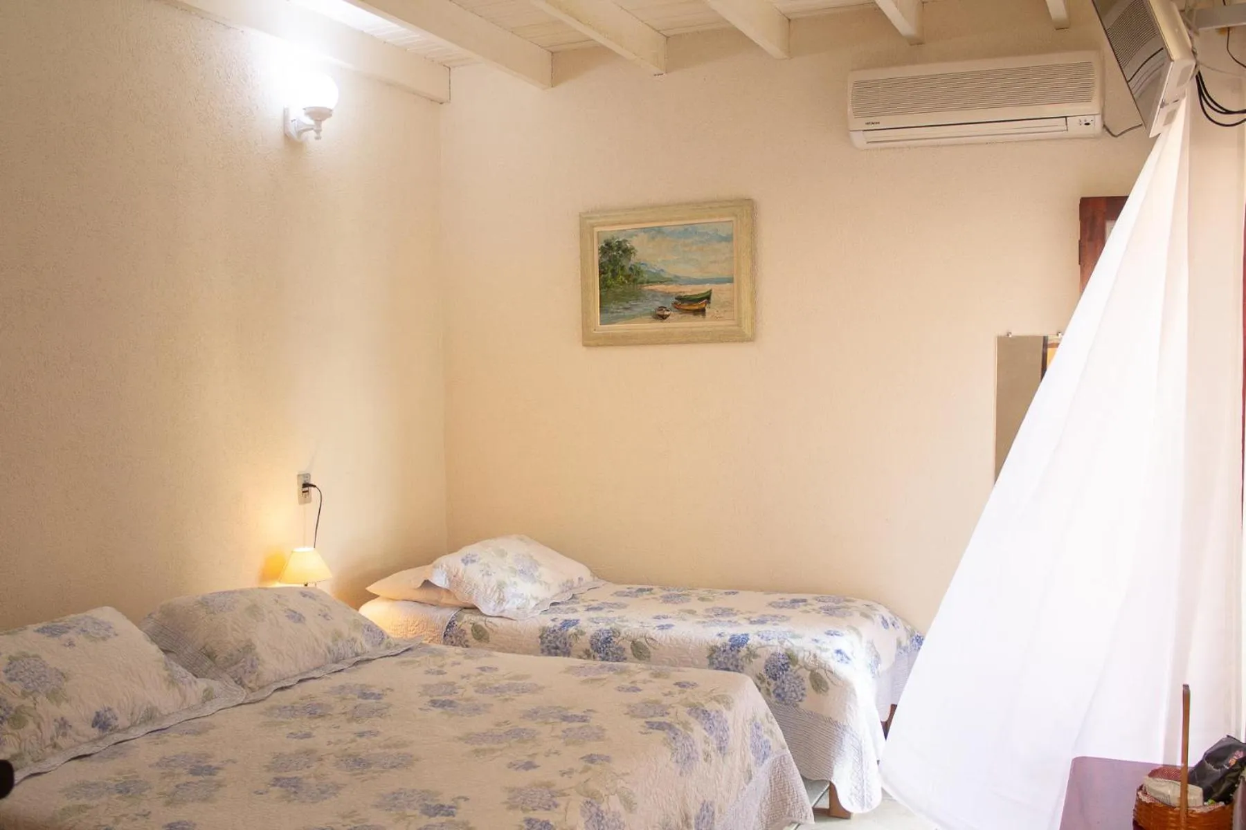 Photo of the whole room, Bed in Pousada Irmãos do Mar