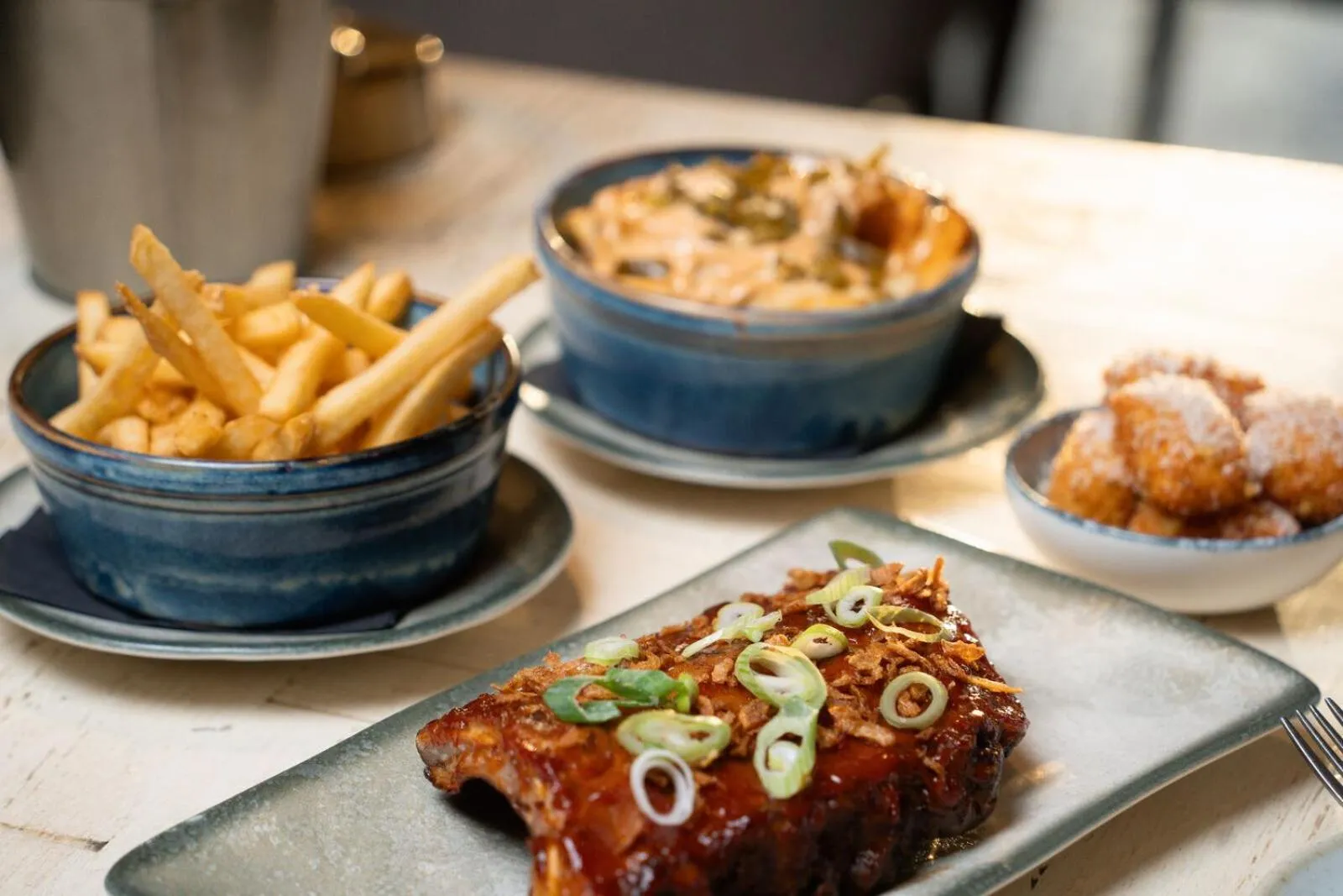 Restaurant/places to eat in The Fish Hotel