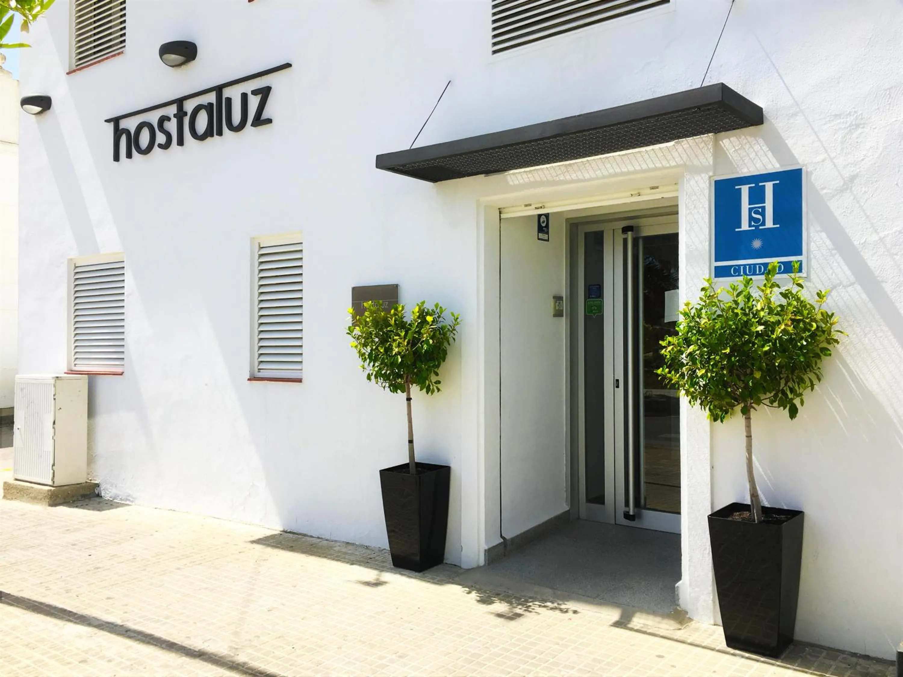 Facade/entrance in LUZ Vejer Hospedería
