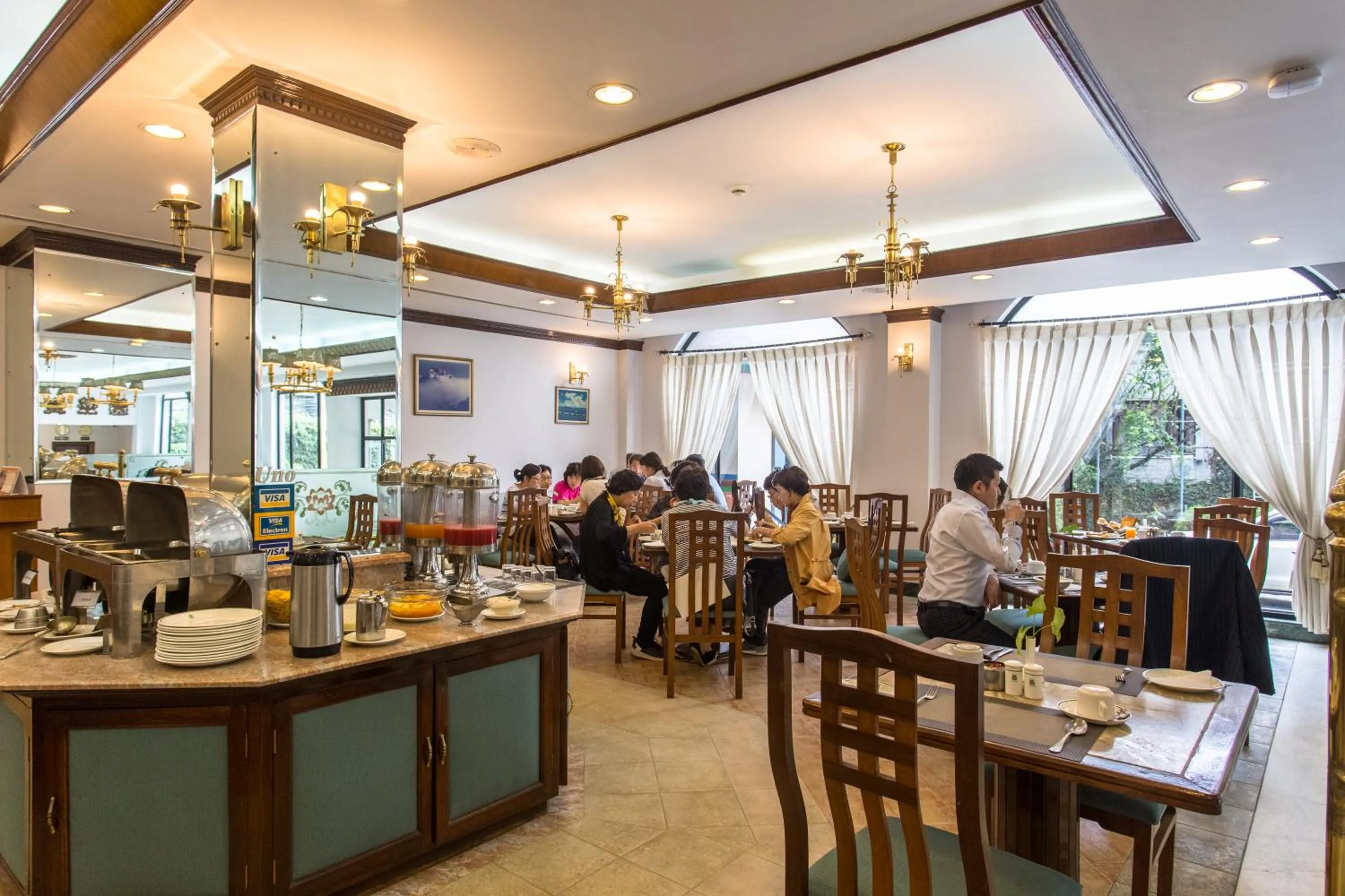 Restaurant/places to eat in Hotel Le Himalaya