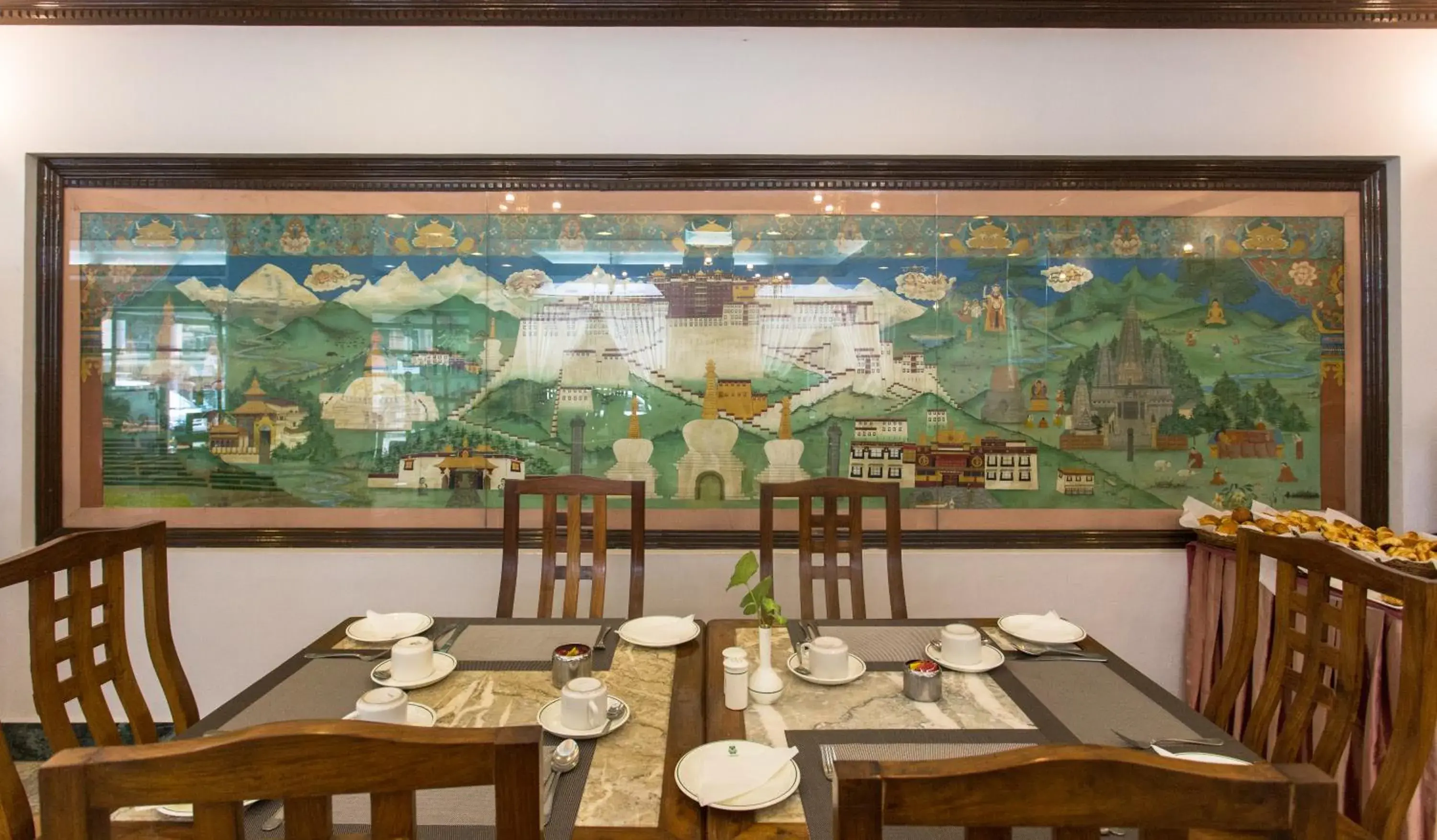 Restaurant/places to eat in Hotel Le Himalaya Restaurant/places to eat in Hotel Le Himalaya
