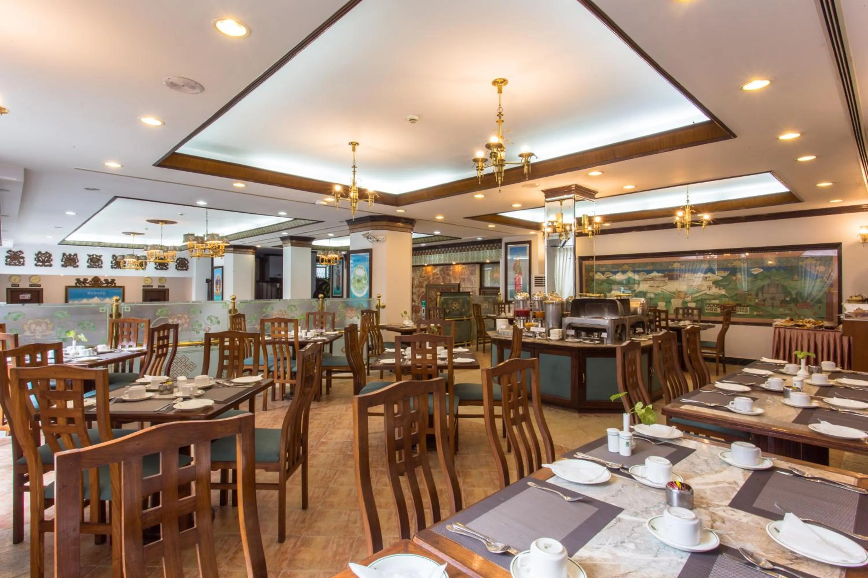 Restaurant/places to eat in Hotel Le Himalaya