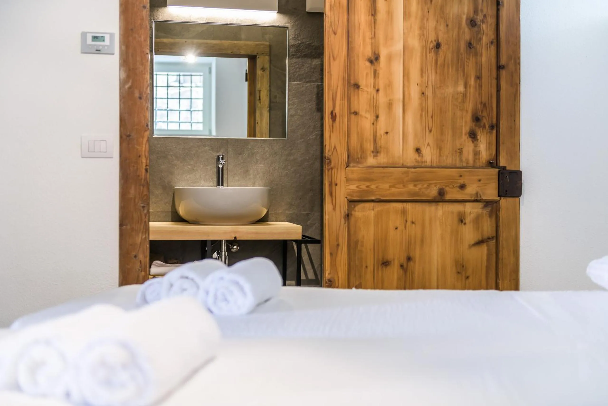 Bathroom, Bed in Casa Kaki - Eco friendly Apartments with Parking & Private Courtyard