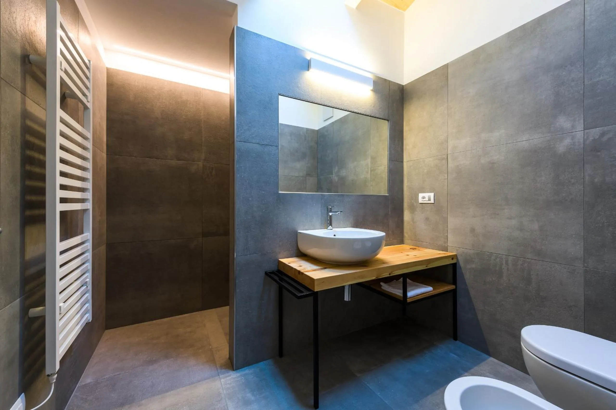 Shower in Casa Kaki - Eco friendly Apartments with Parking & Private Courtyard